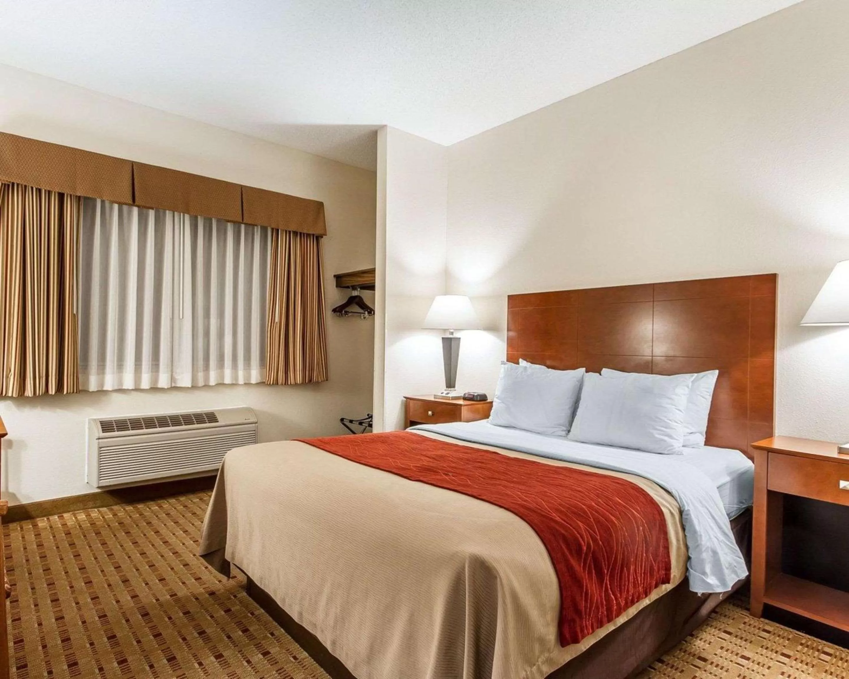 Photo of the whole room, Bed in Quality Inn & Suites Eau Claire University Area