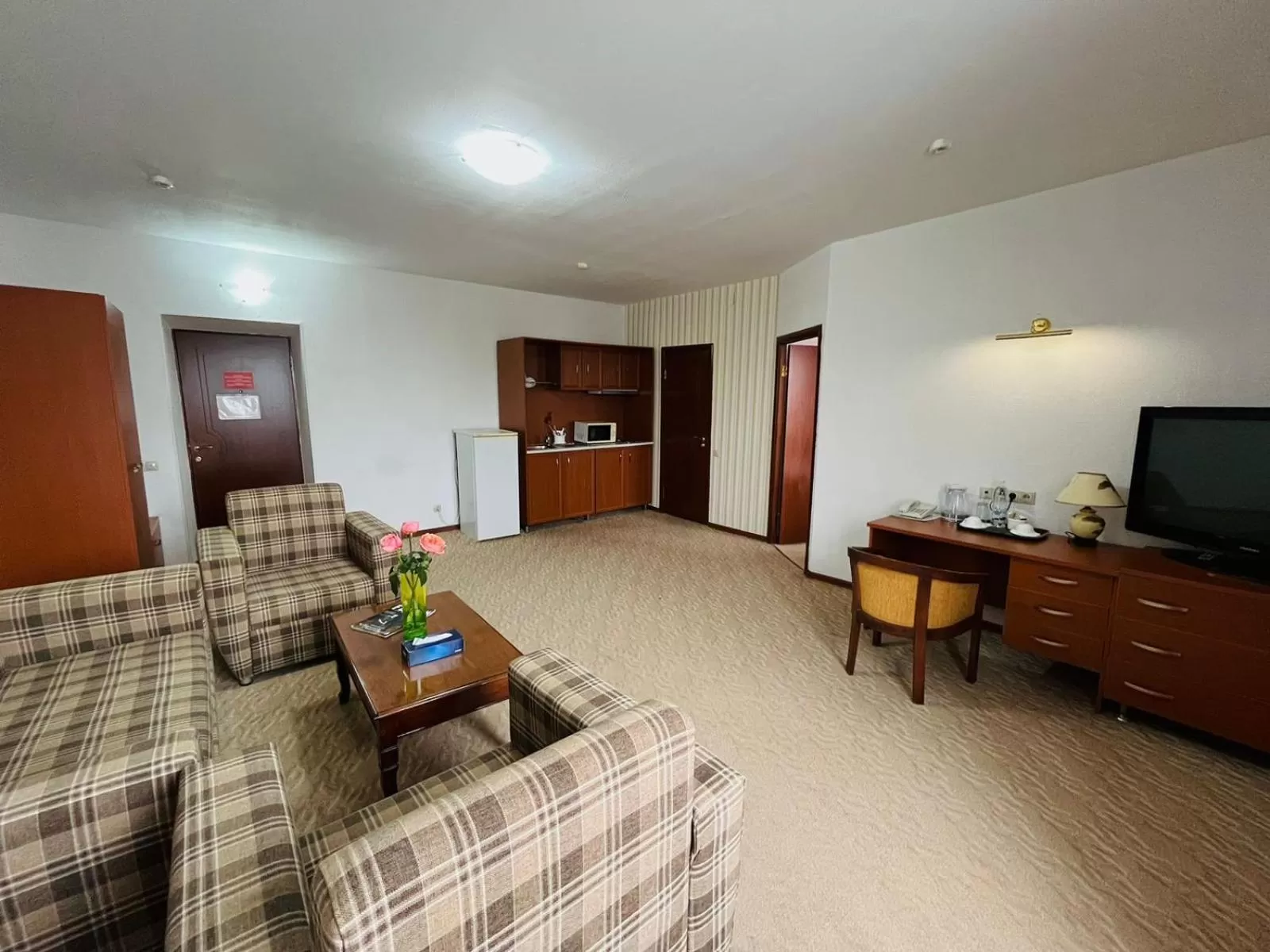 Communal lounge/ TV room in Tengri Hotel