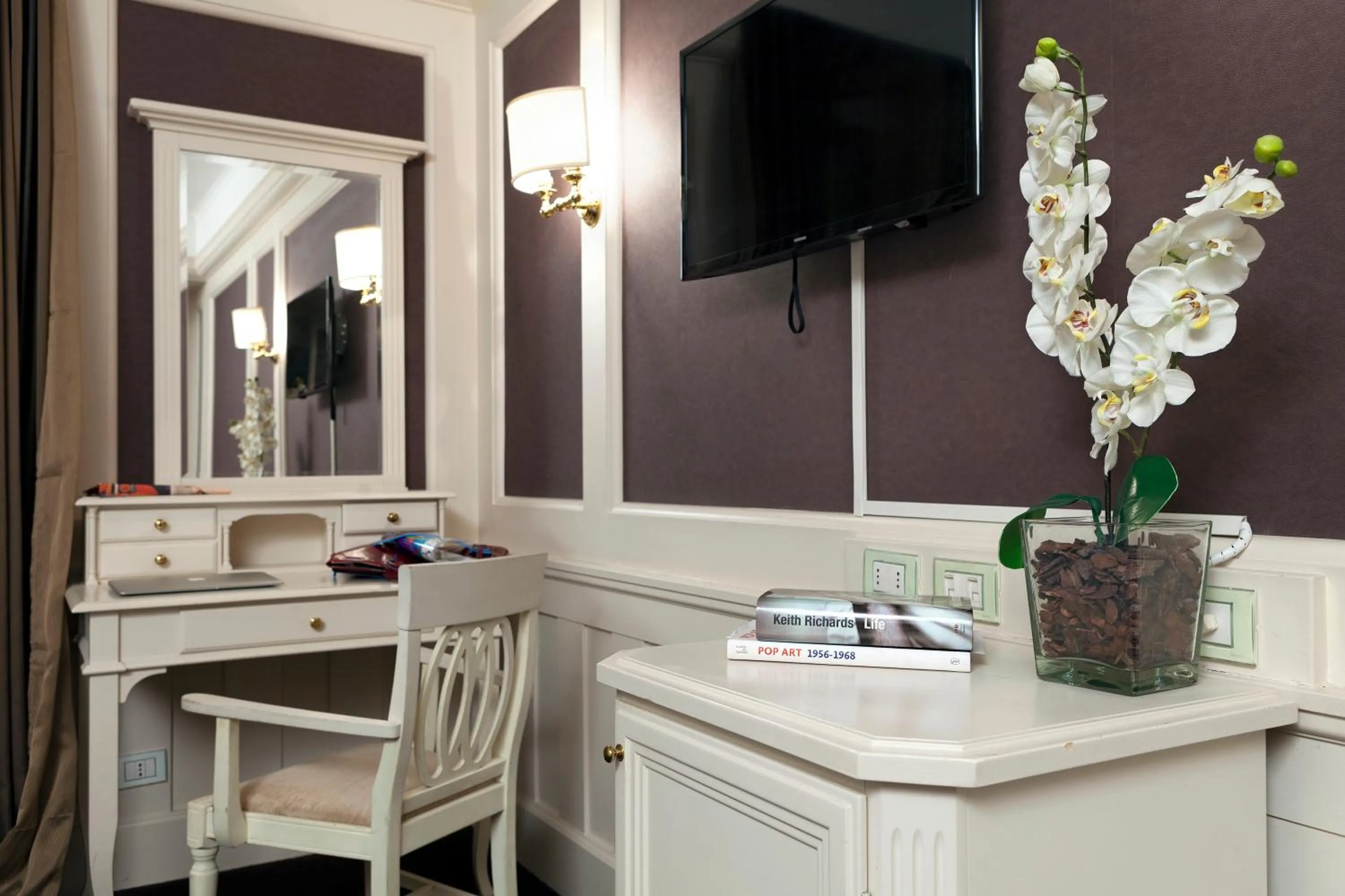 TV and multimedia in Europa Hotel Design Spa 1877