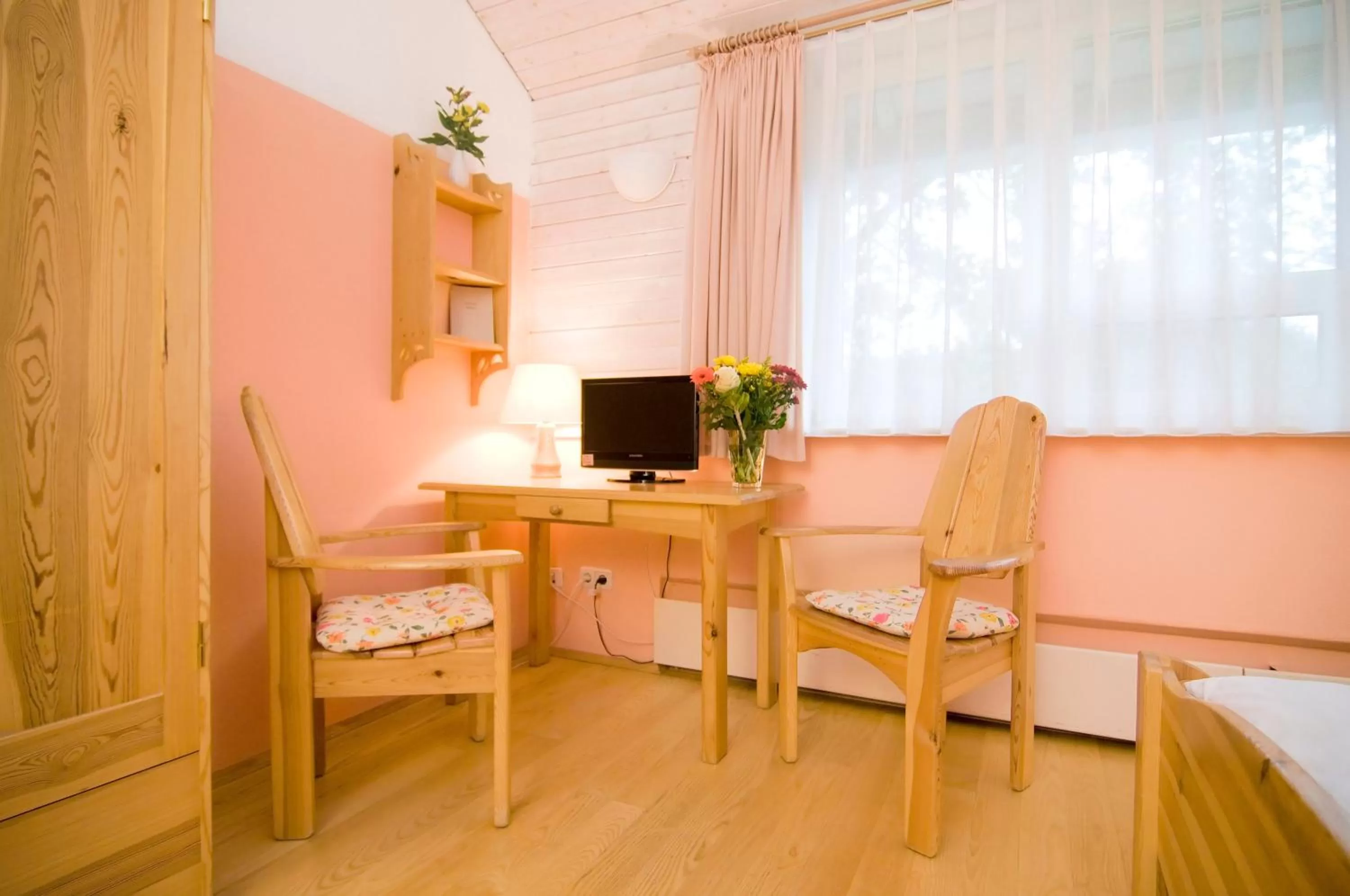 Photo of the whole room in Hotel Haus Linden