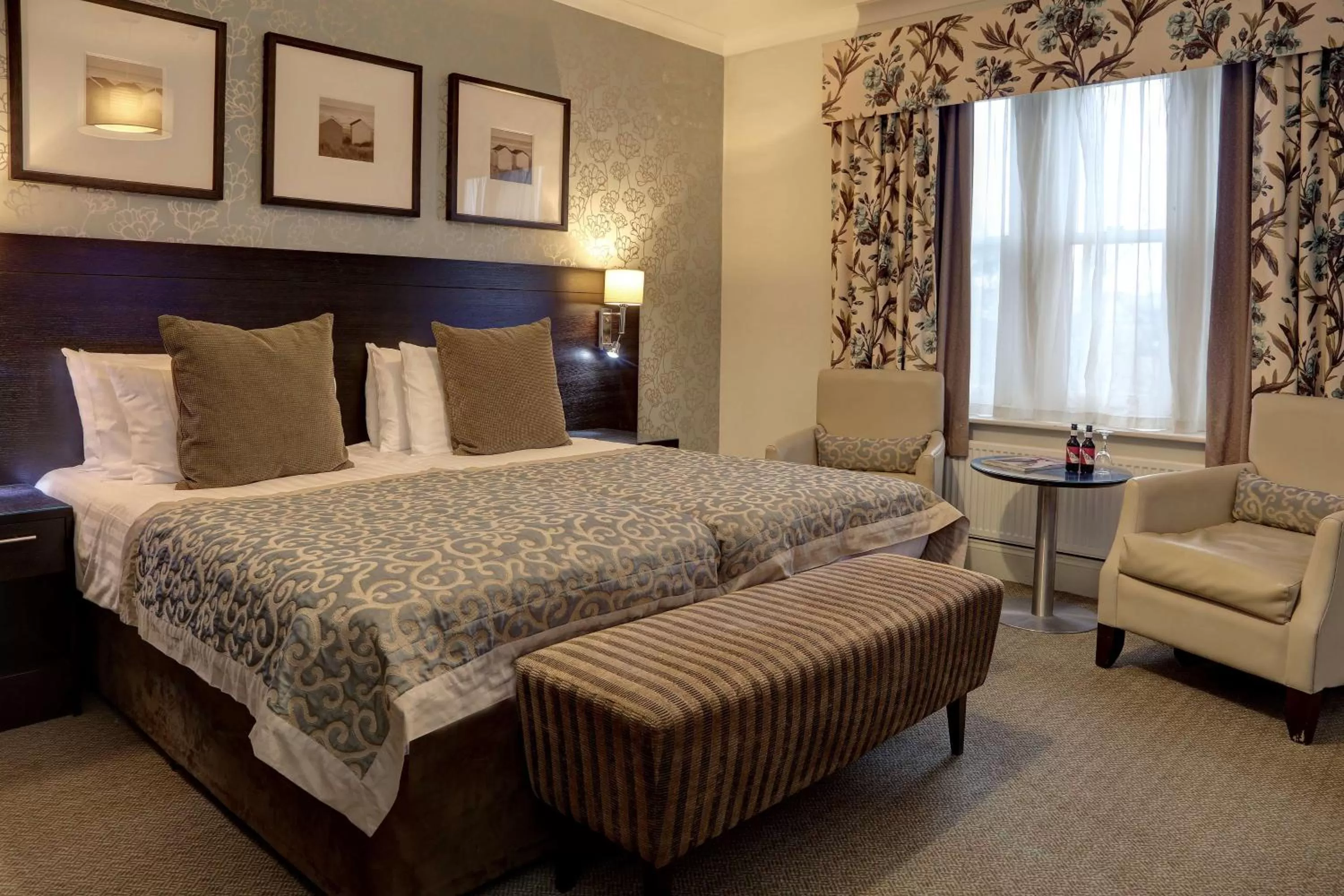 Bedroom in Norfolk Royale Hotel