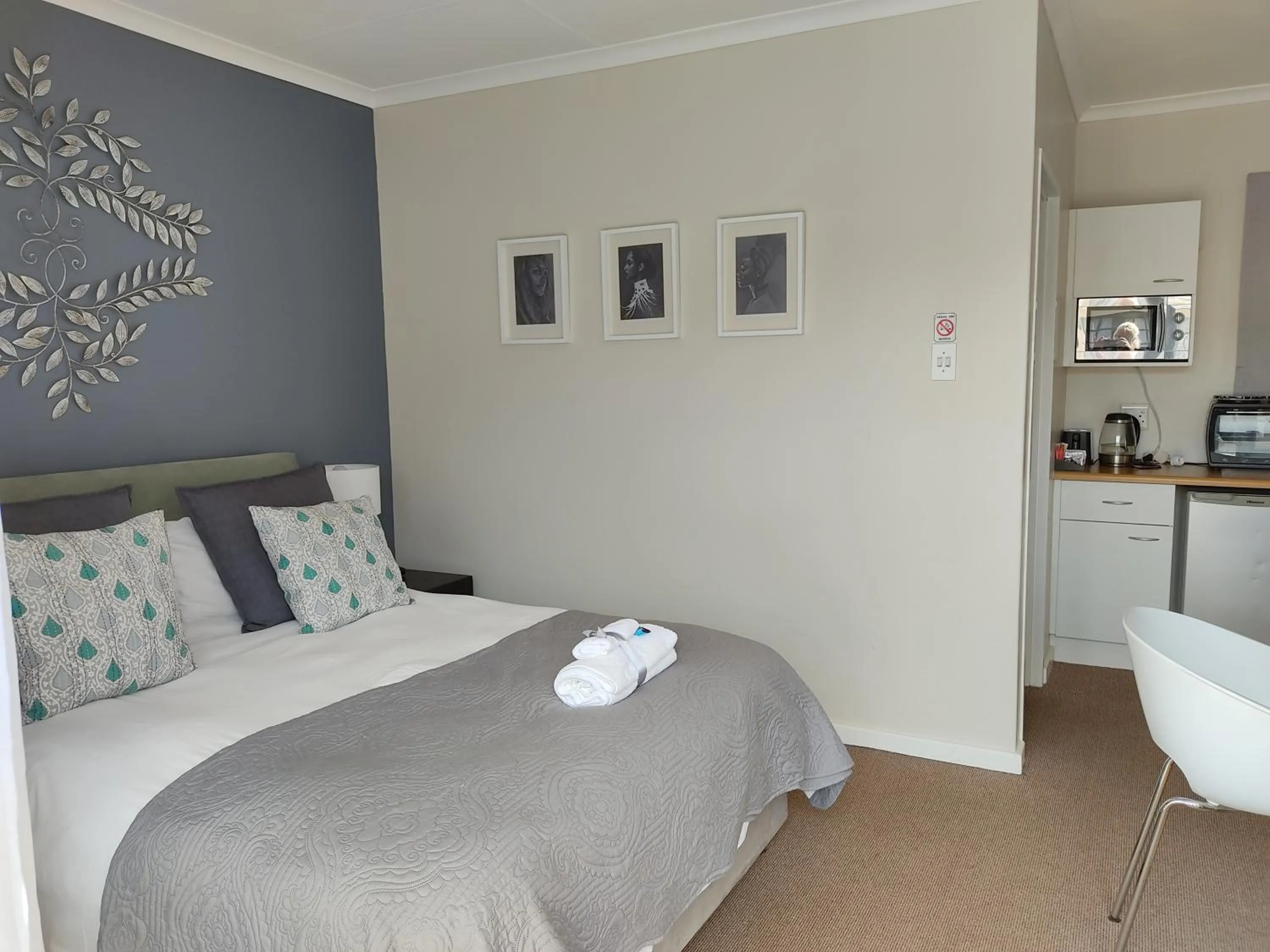 Kitchen or kitchenette in Palm Beach Guesthouse