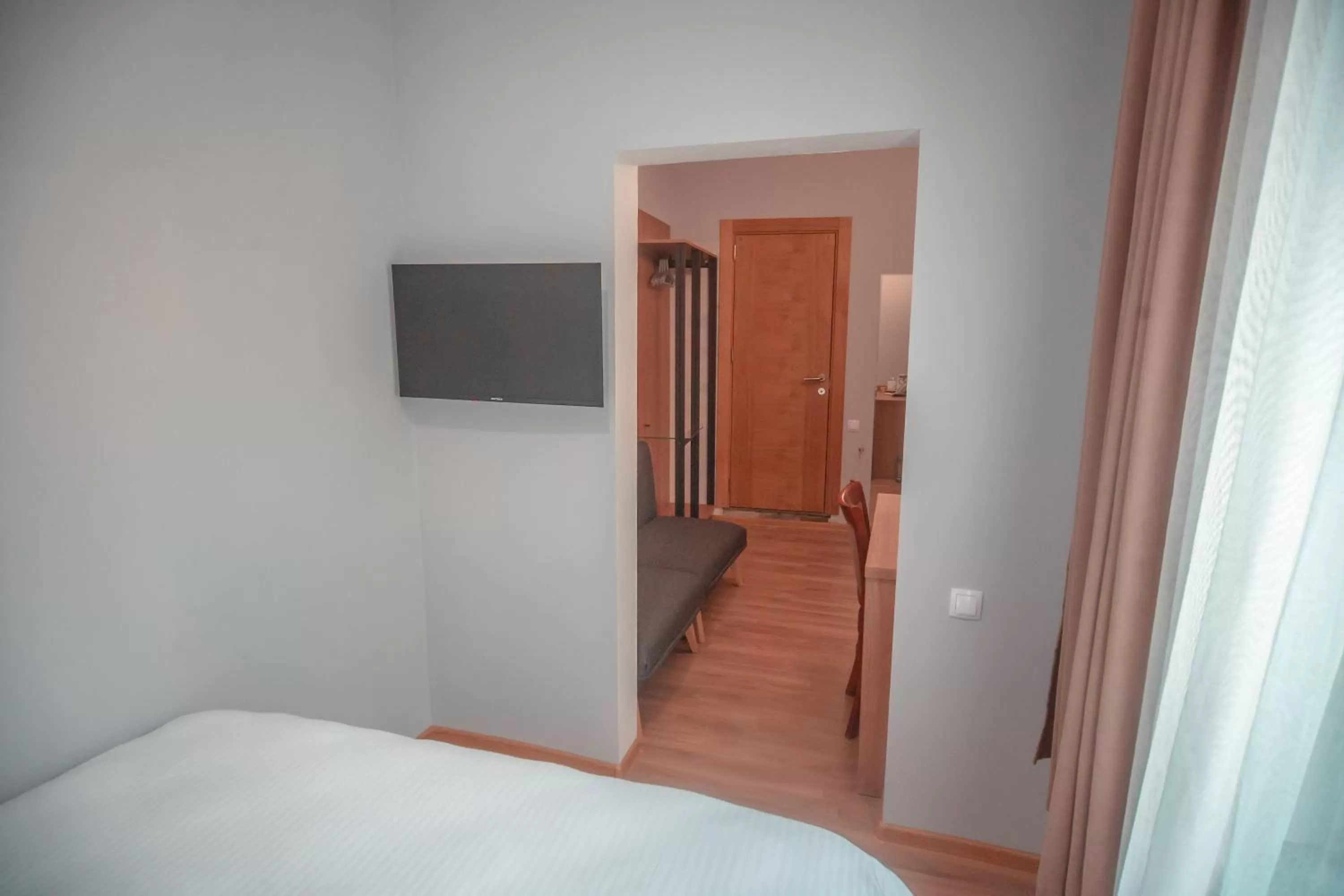 Bed, TV/Entertainment Center in Hotel Banovani