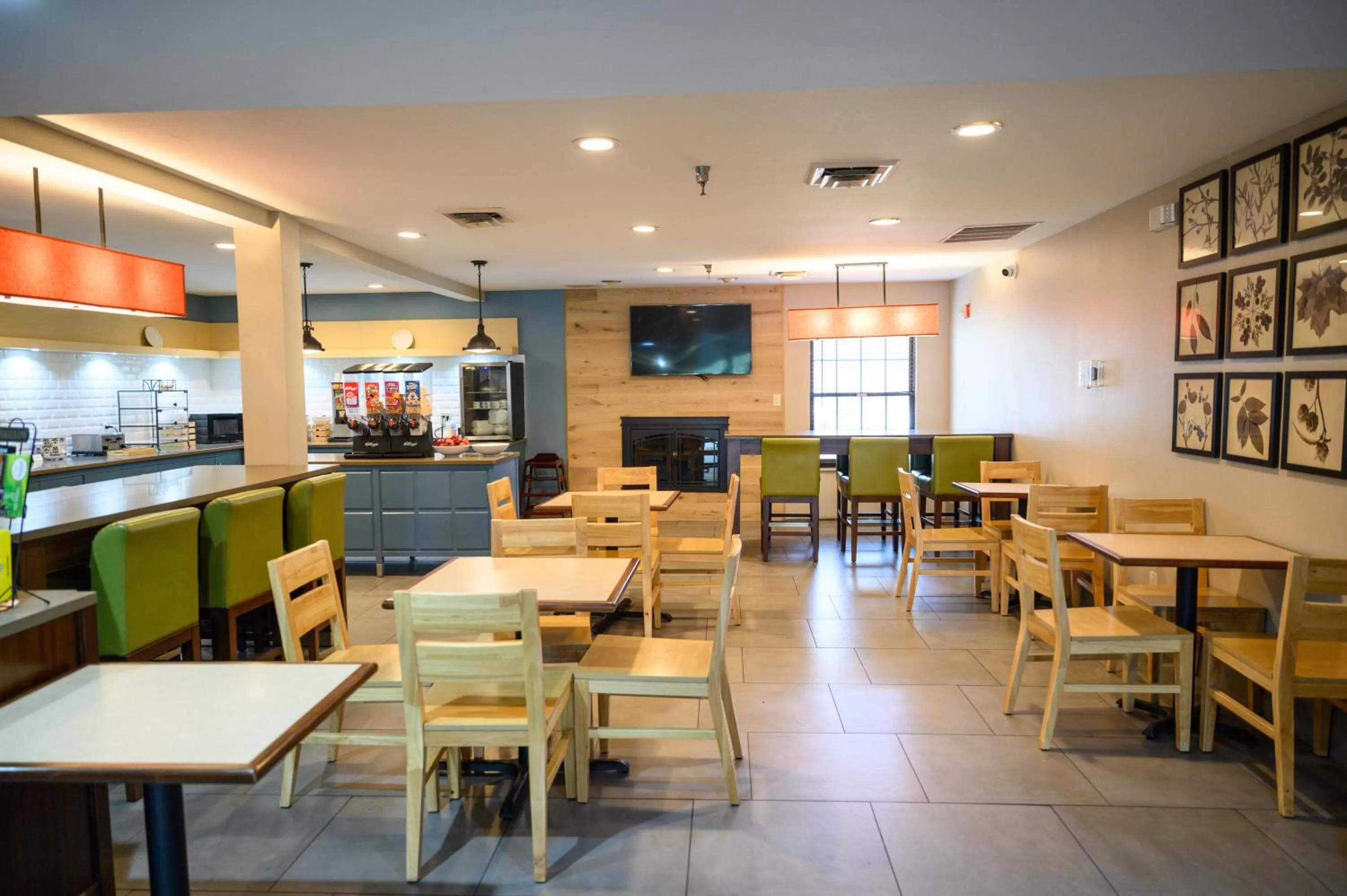 Breakfast in Country Inn & Suites by Radisson, Greenfield, IN