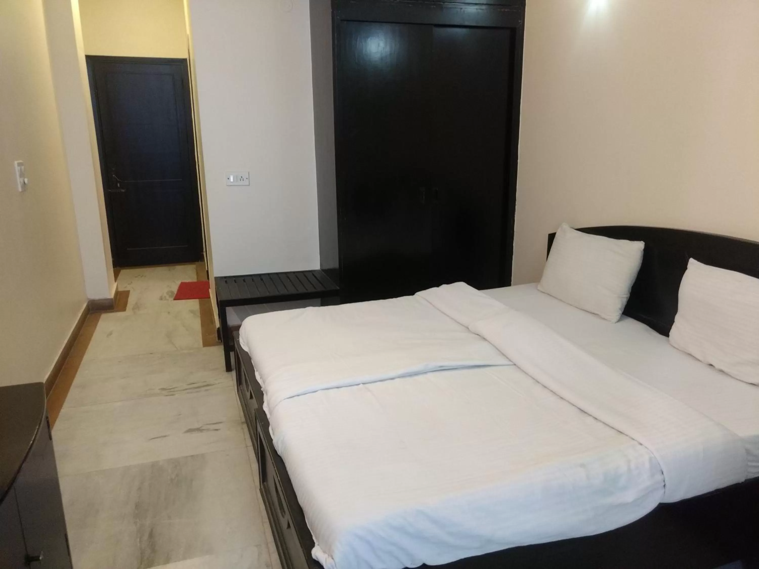 Bedroom, Bed in Hotel City Centre Inn - Nizamuddin Railway Station