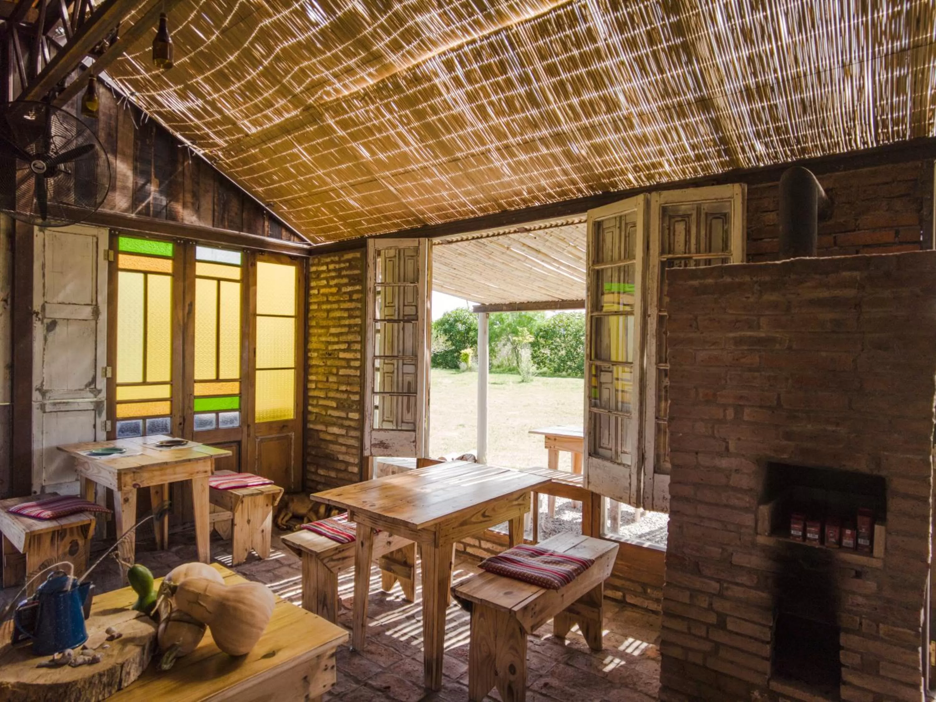Restaurant/Places to Eat in Caliu Earthship Ecolodge