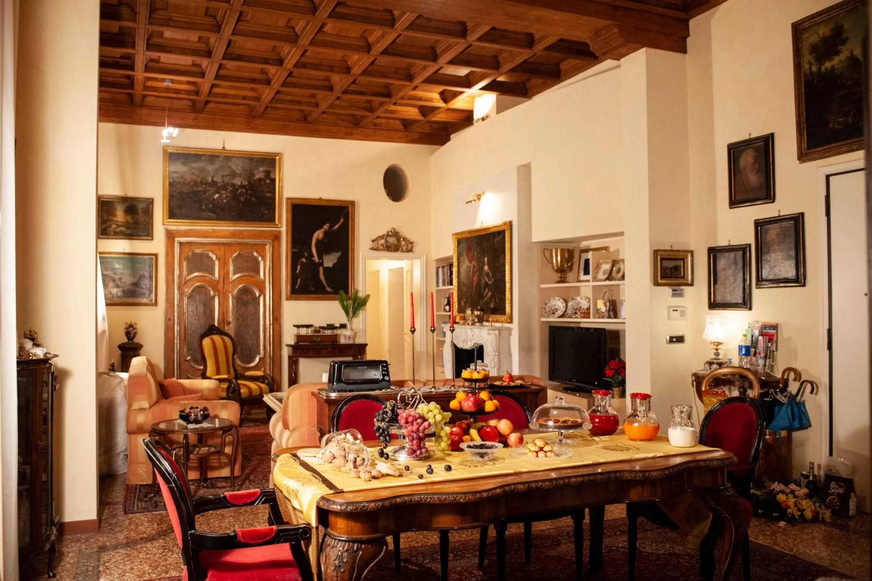 Communal lounge/ TV room in Gran Suite Piazza Maggiore - T&T communications