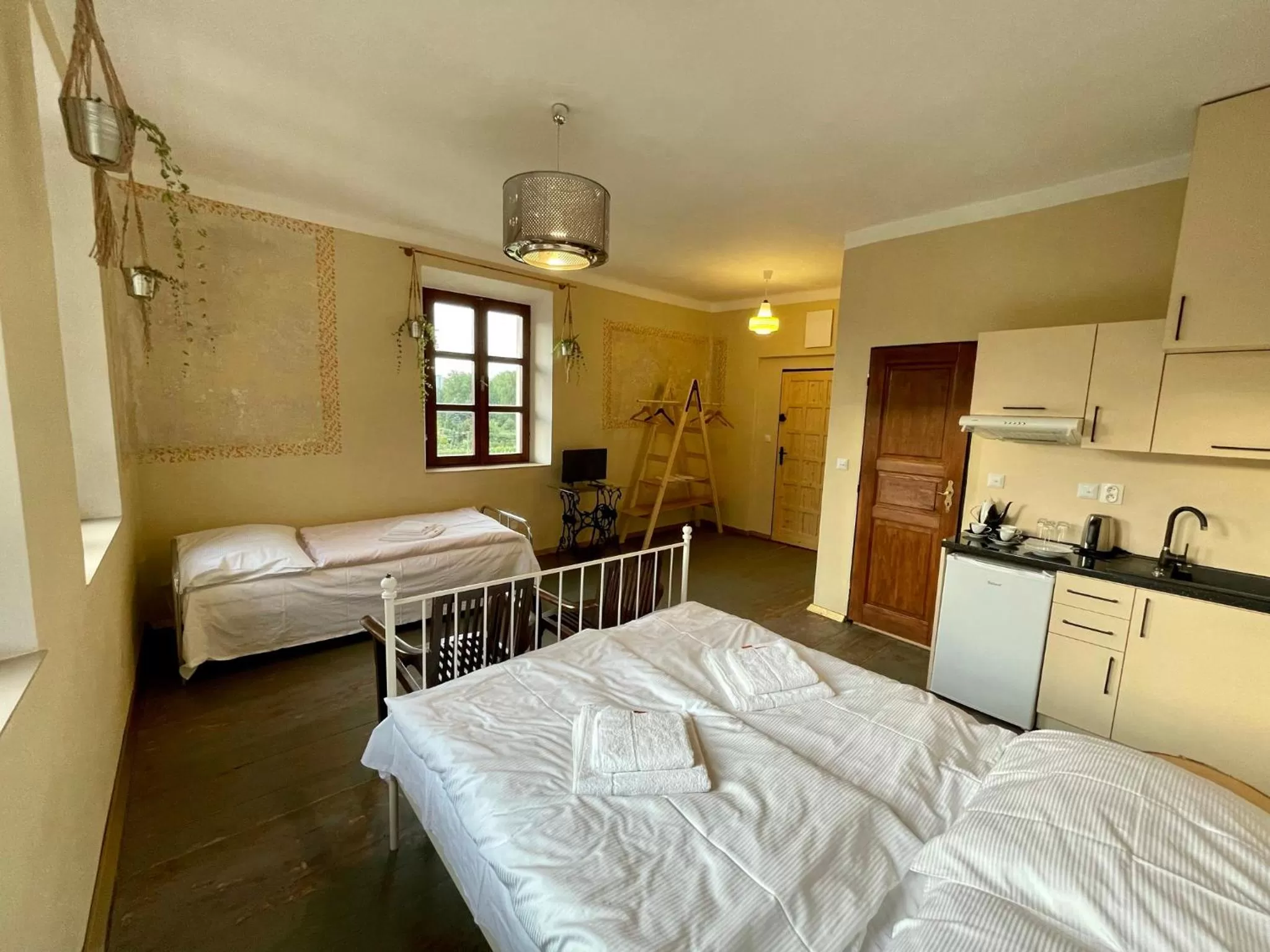 Bed in HARABURDI® Recyclart Hotel