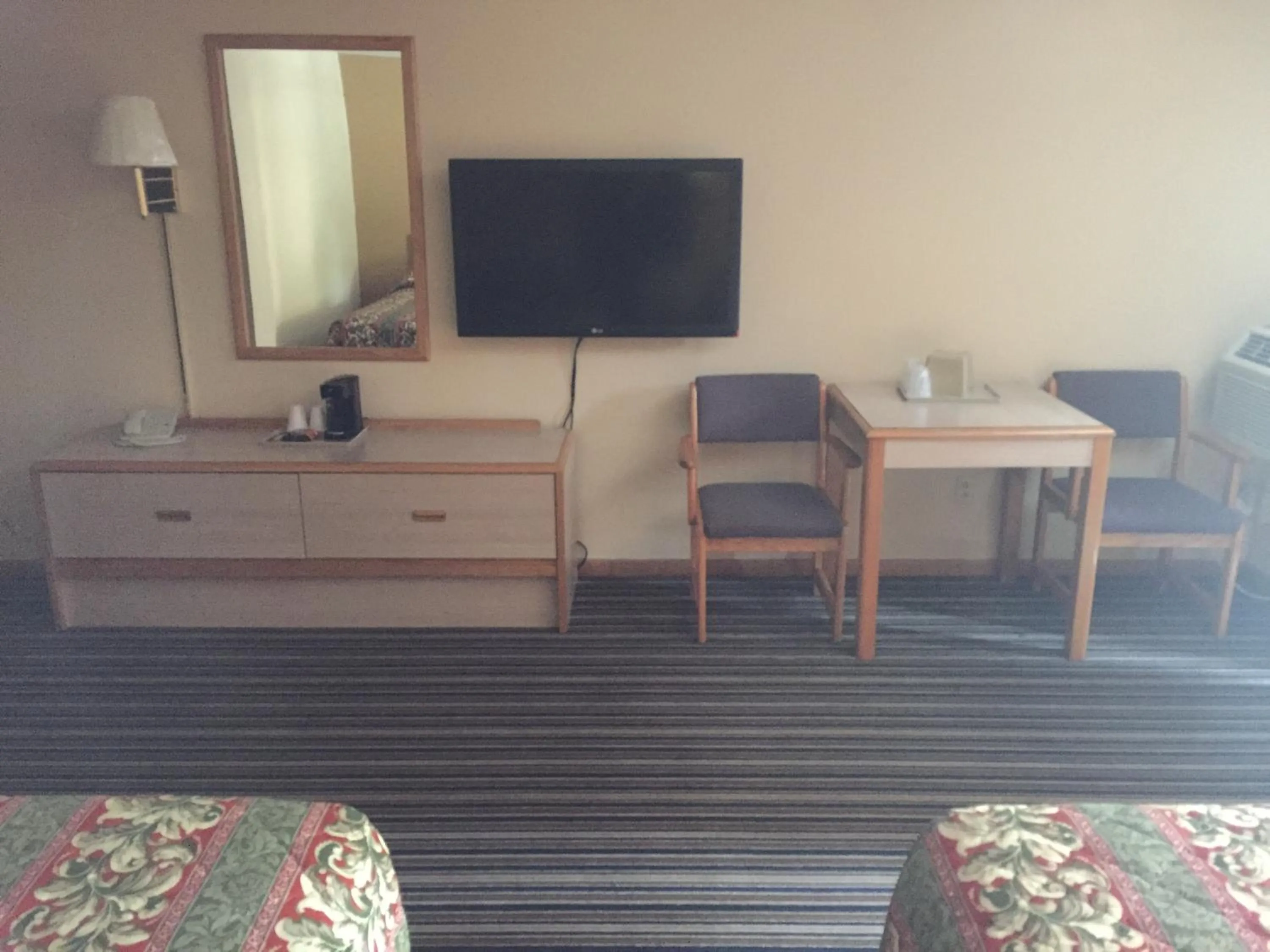 TV and multimedia, Bed in Budget Inn - Cambridge