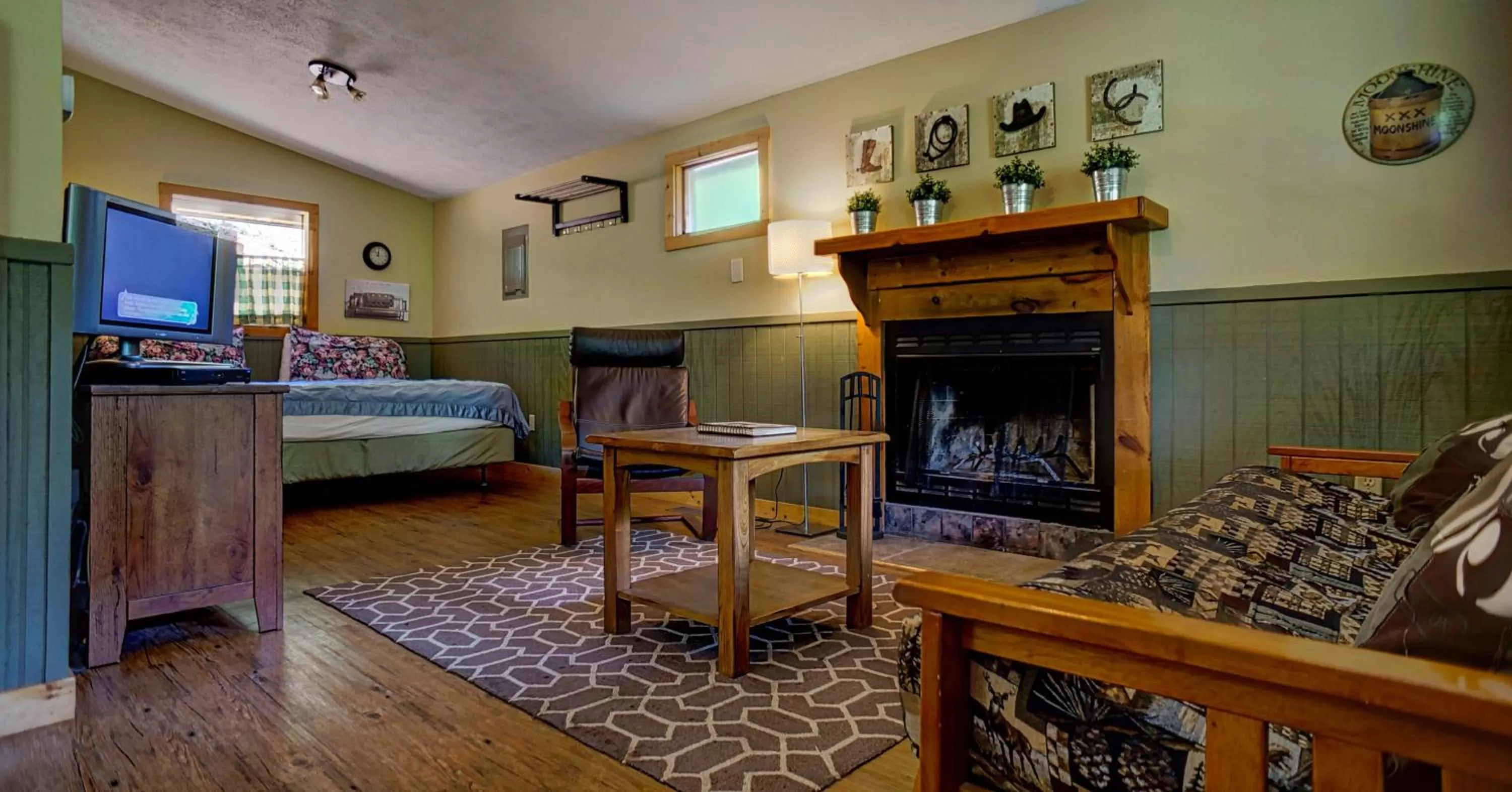 TV and multimedia, Bed in Paradise Hills, Winery Resort & Spa