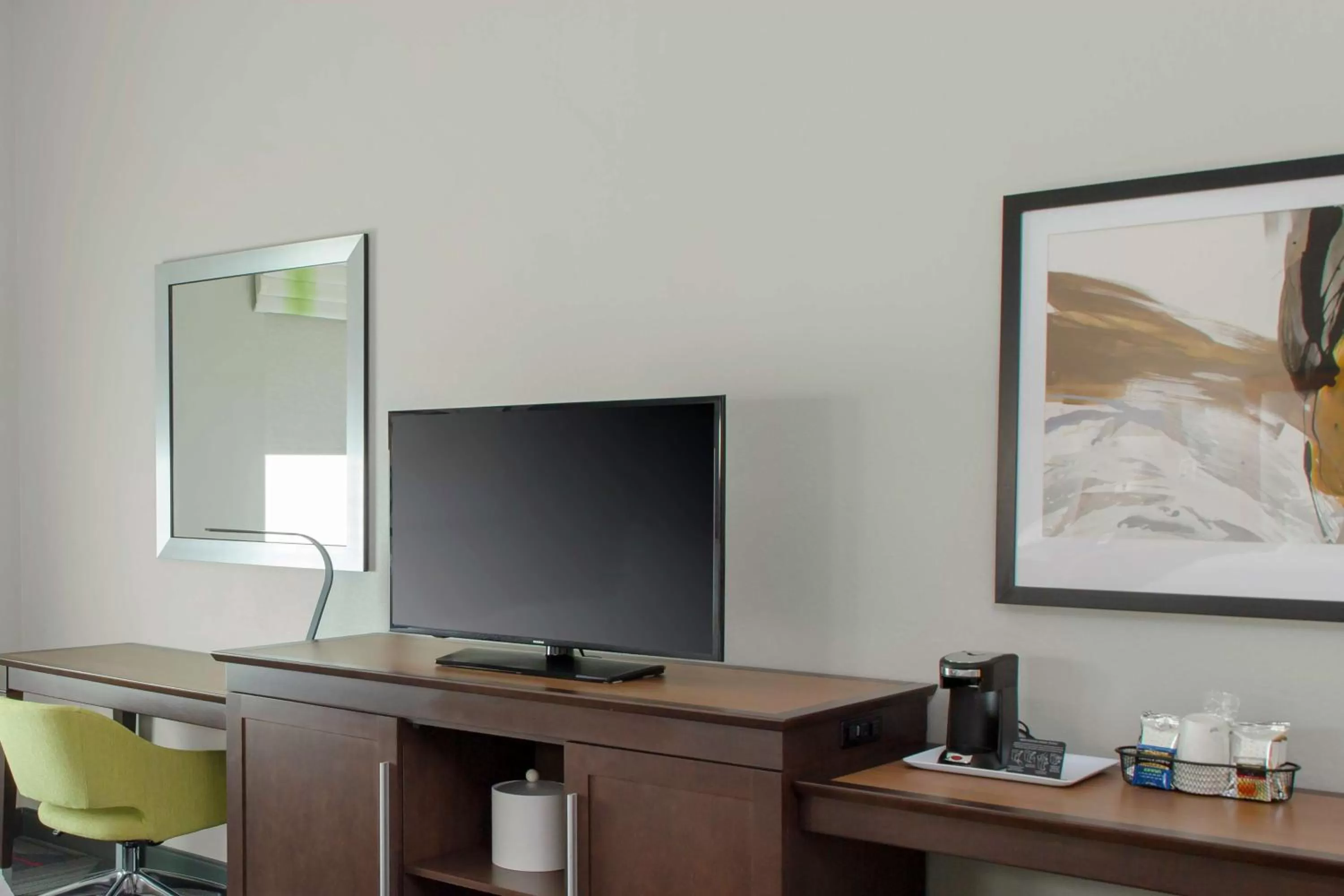 Bedroom in Hampton Inn & Suites Columbus Scioto Downs