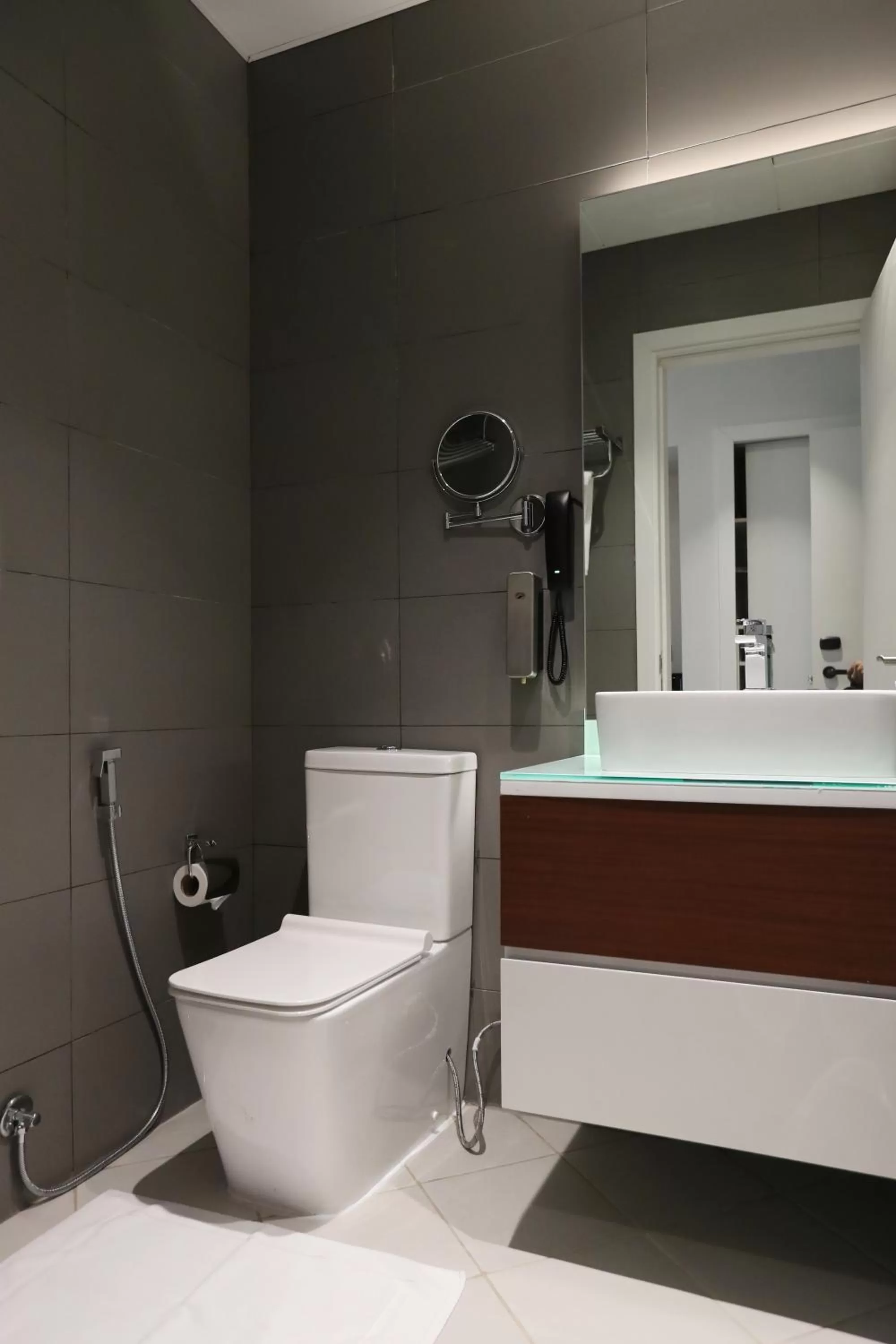 Shower in eStay Hotel