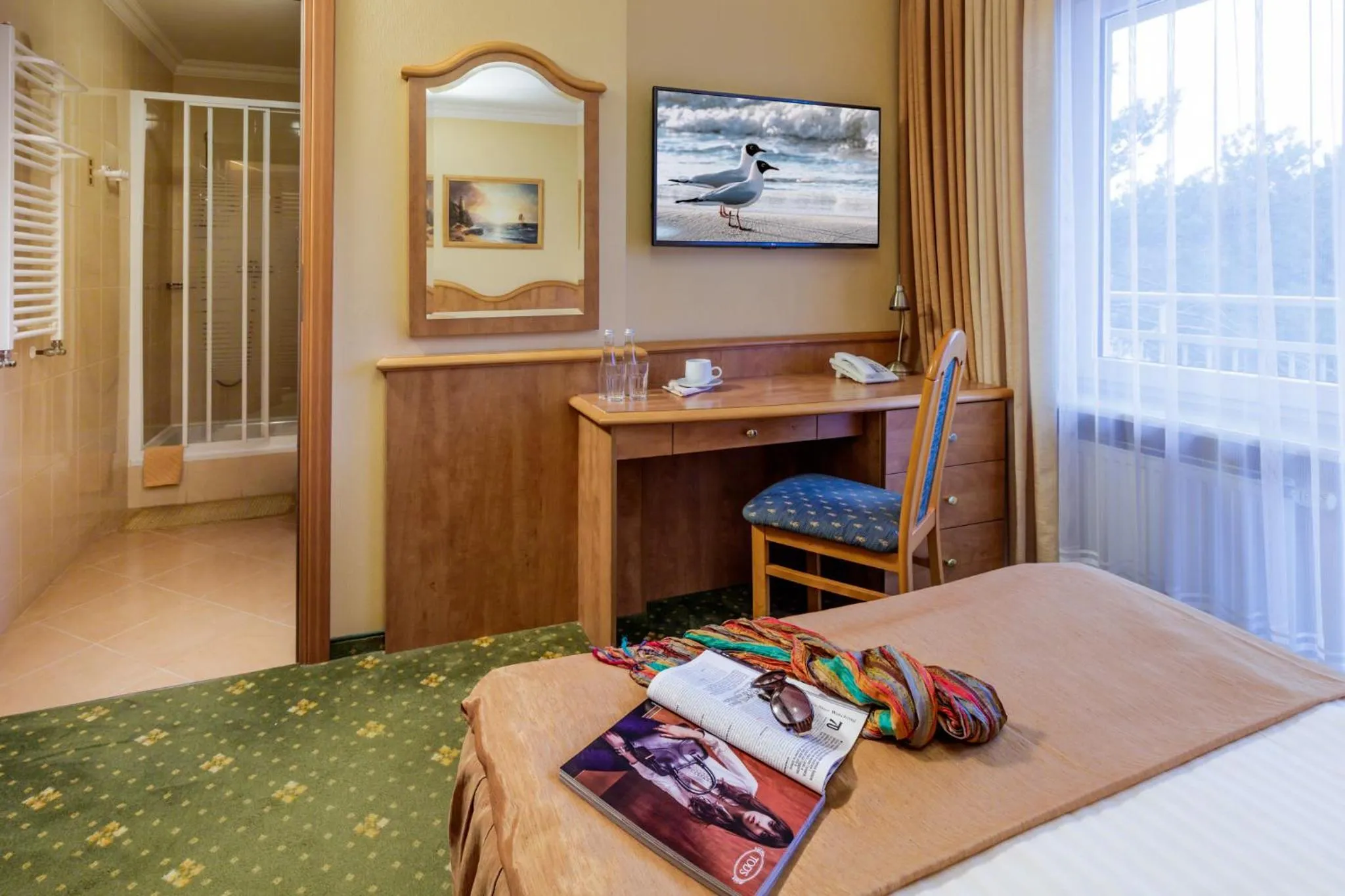 Bathroom, Bed in Hotel Polaris III