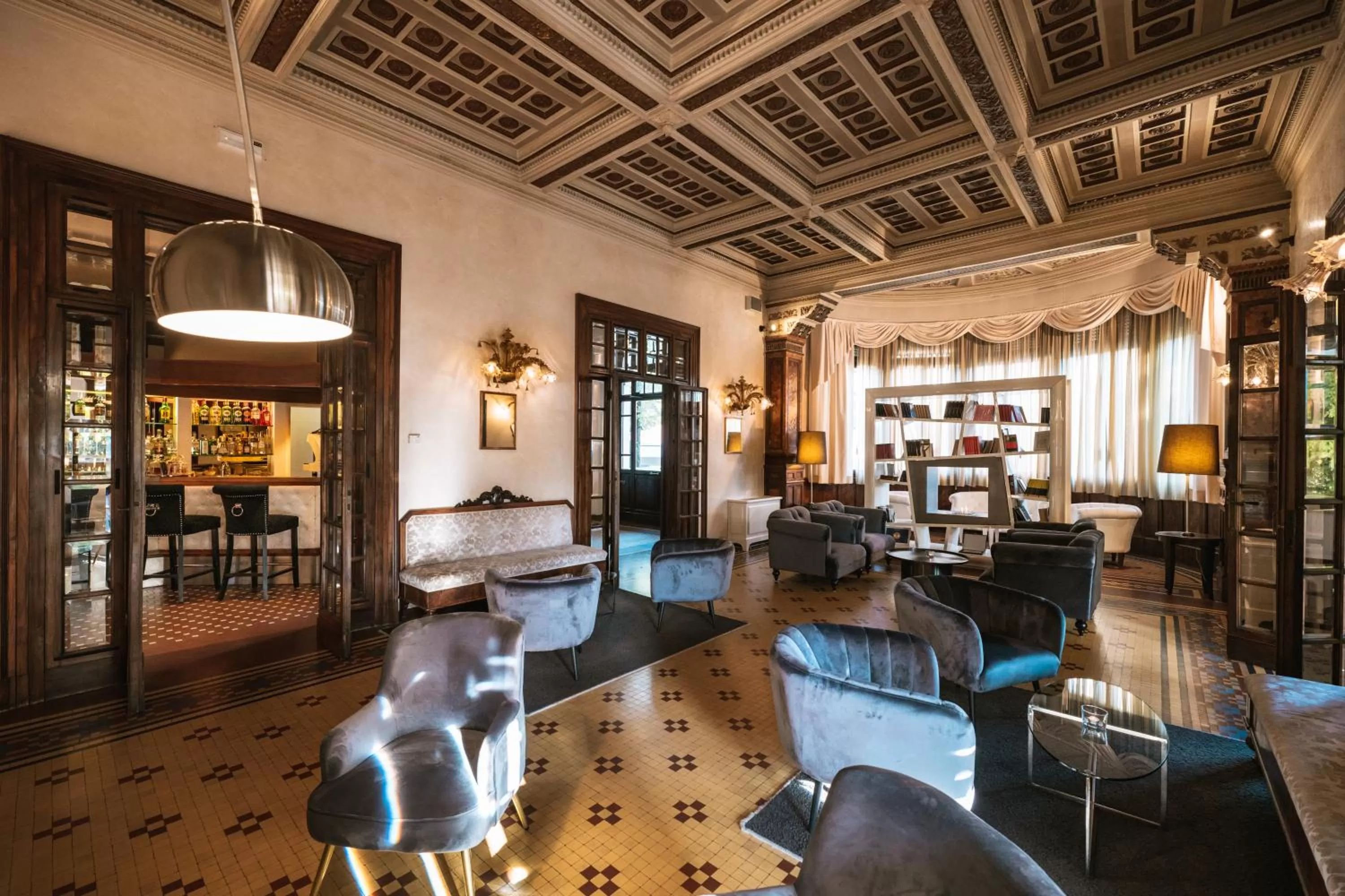 Communal lounge/ TV room in Hotel De La Ville