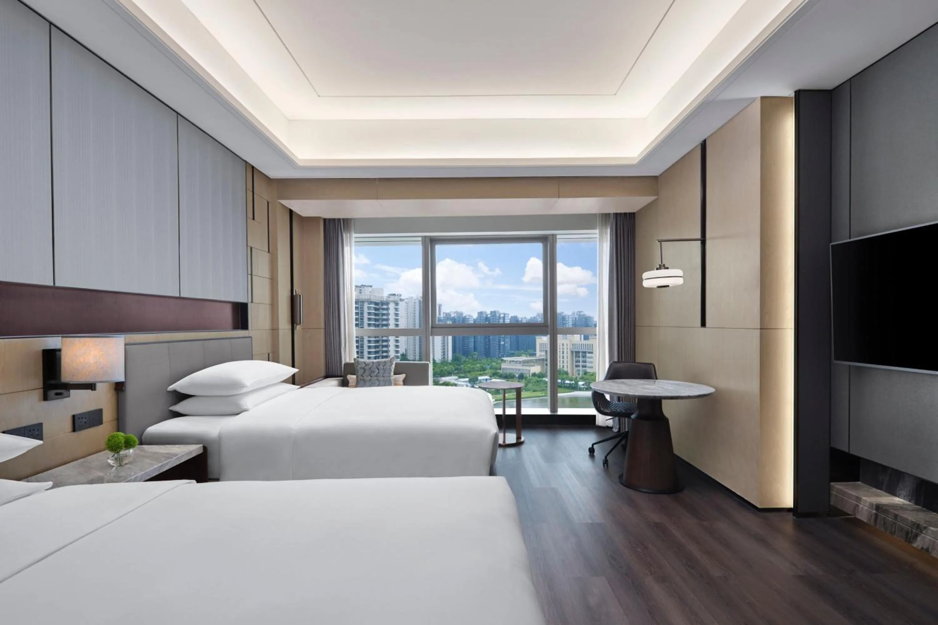 Photo of the whole room, Bed in Zhuhai Marriott Hotel Jinwan
