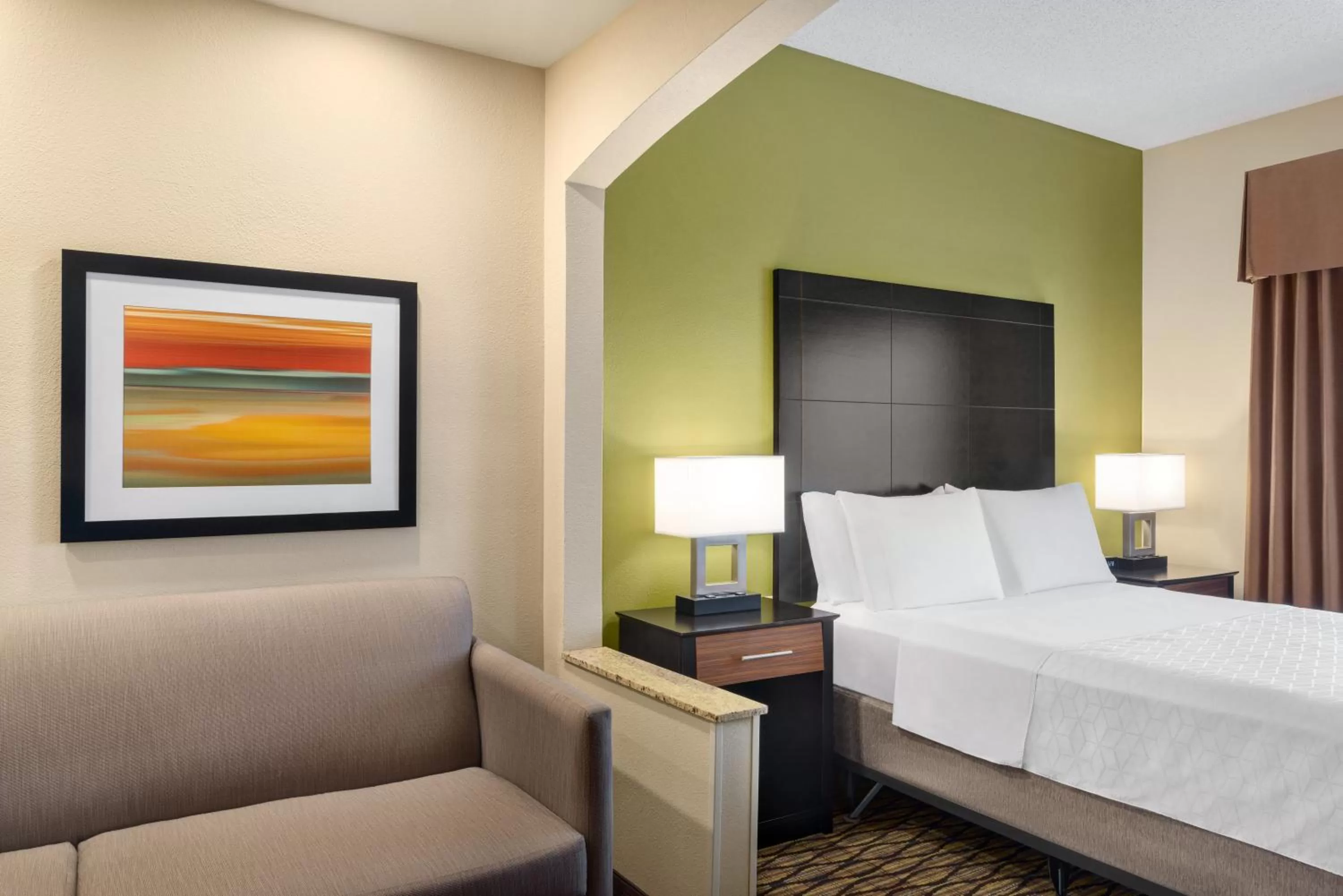 Bedroom, Bed in Holiday Inn Express Hotel & Suites Edmond by IHG