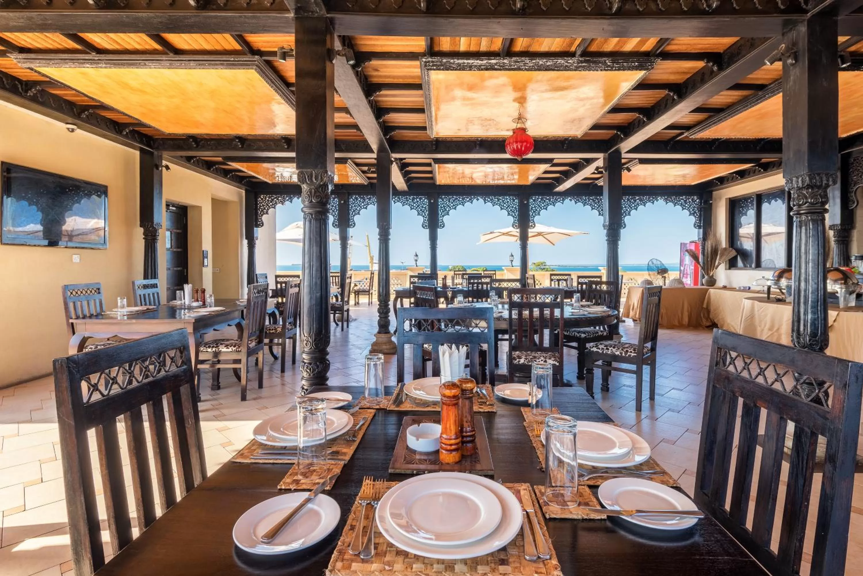 Restaurant/places to eat in Golden Tulip Stone Town Boutique