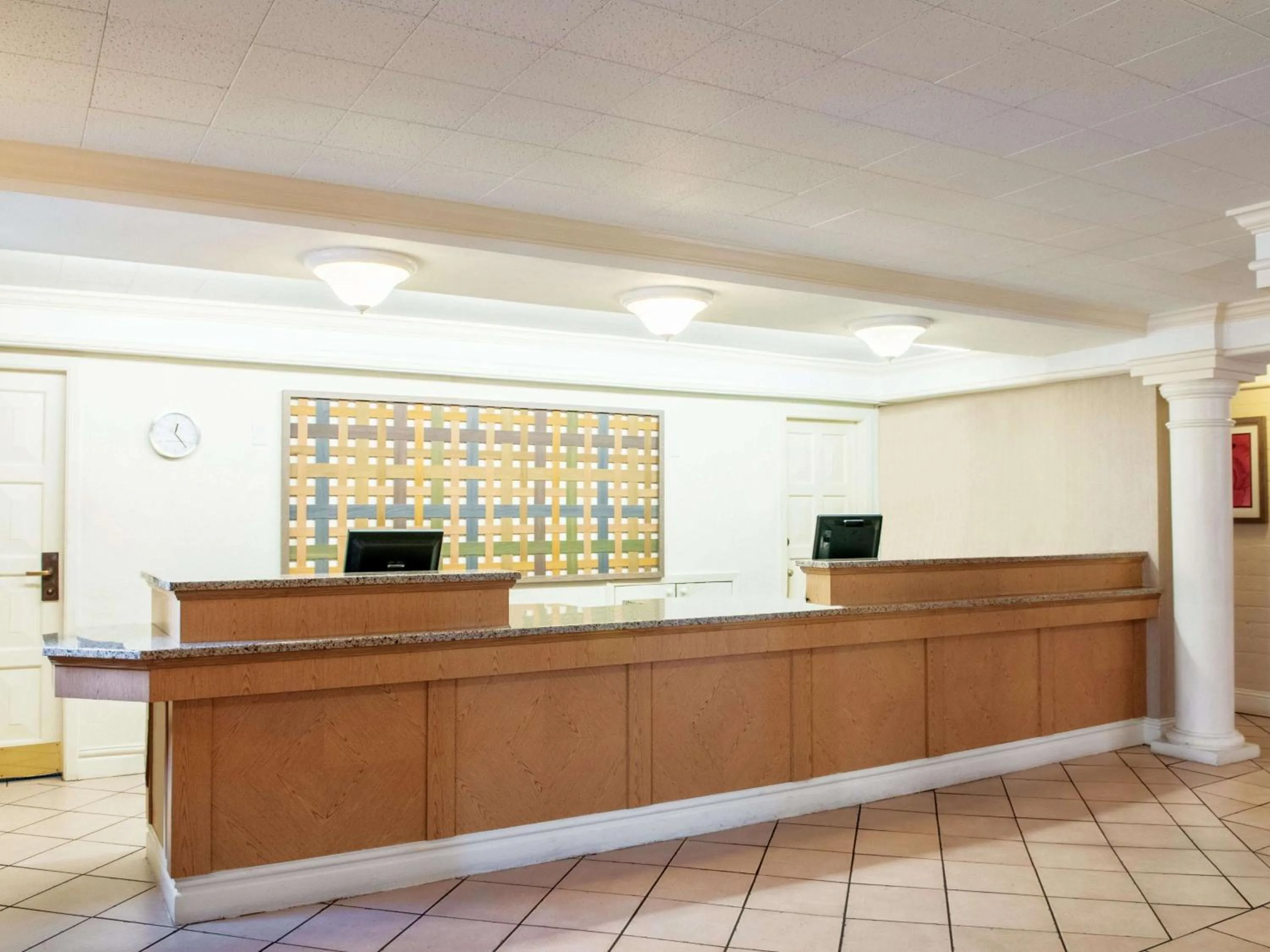 Lobby or reception in La Quinta Inn by Wyndham New Orleans Veterans / Metairie