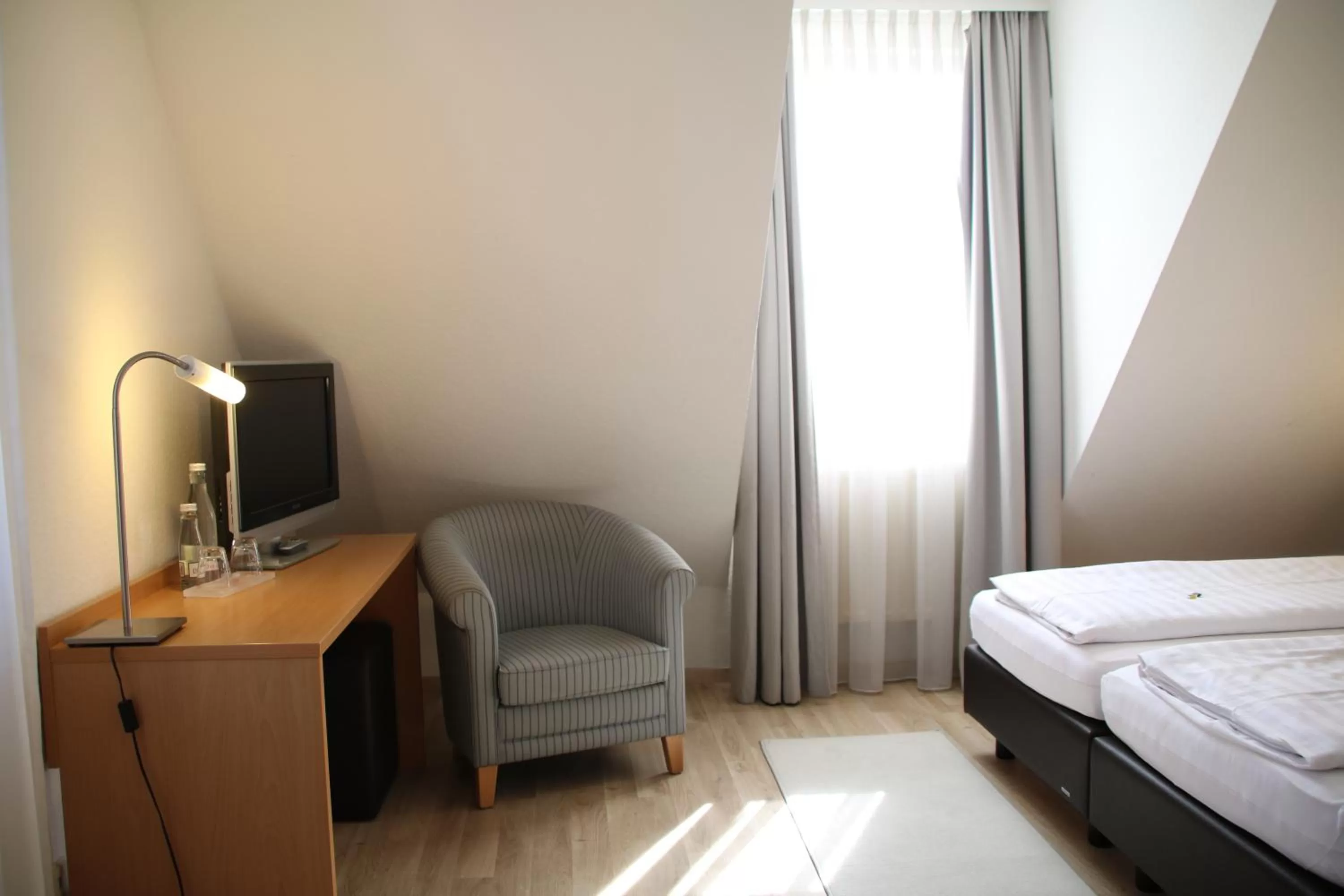 Bedroom, TV/Entertainment Center in Württembergischer Hof