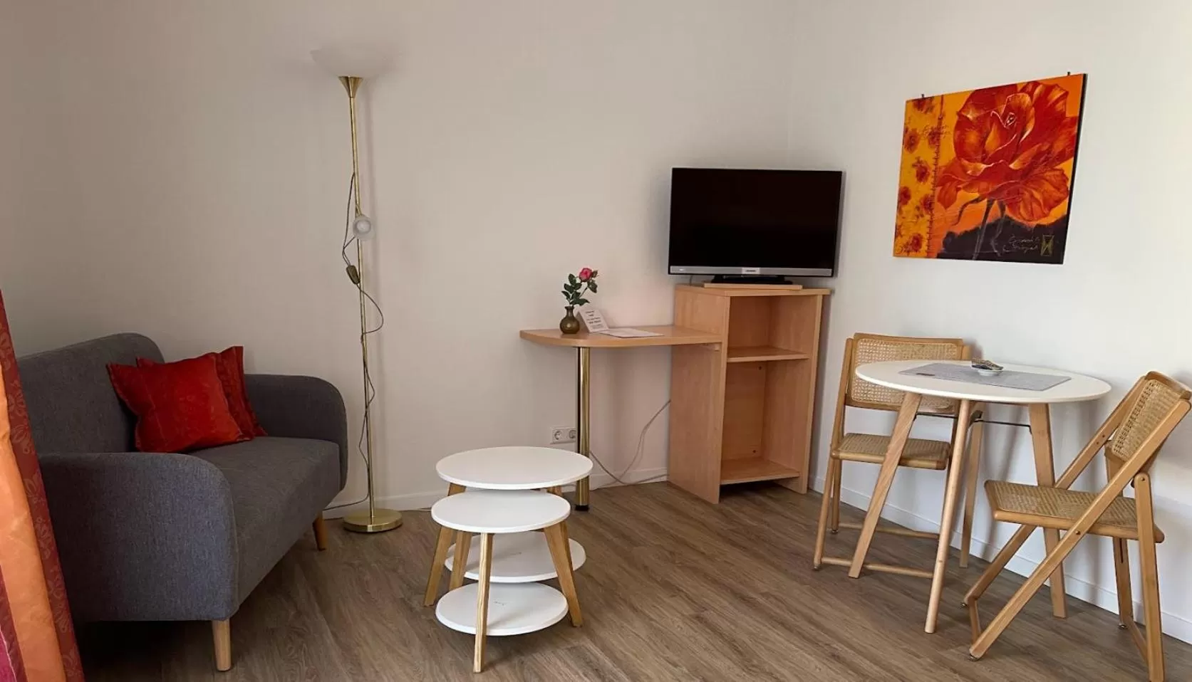 TV/Entertainment Center in zum Schwanen Garni