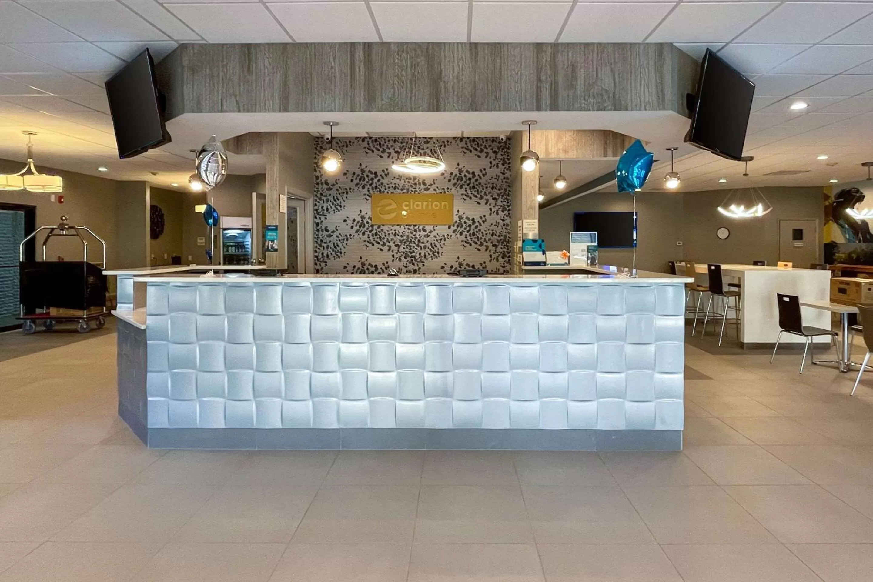 Lobby or reception in Clarion Pointe Near University