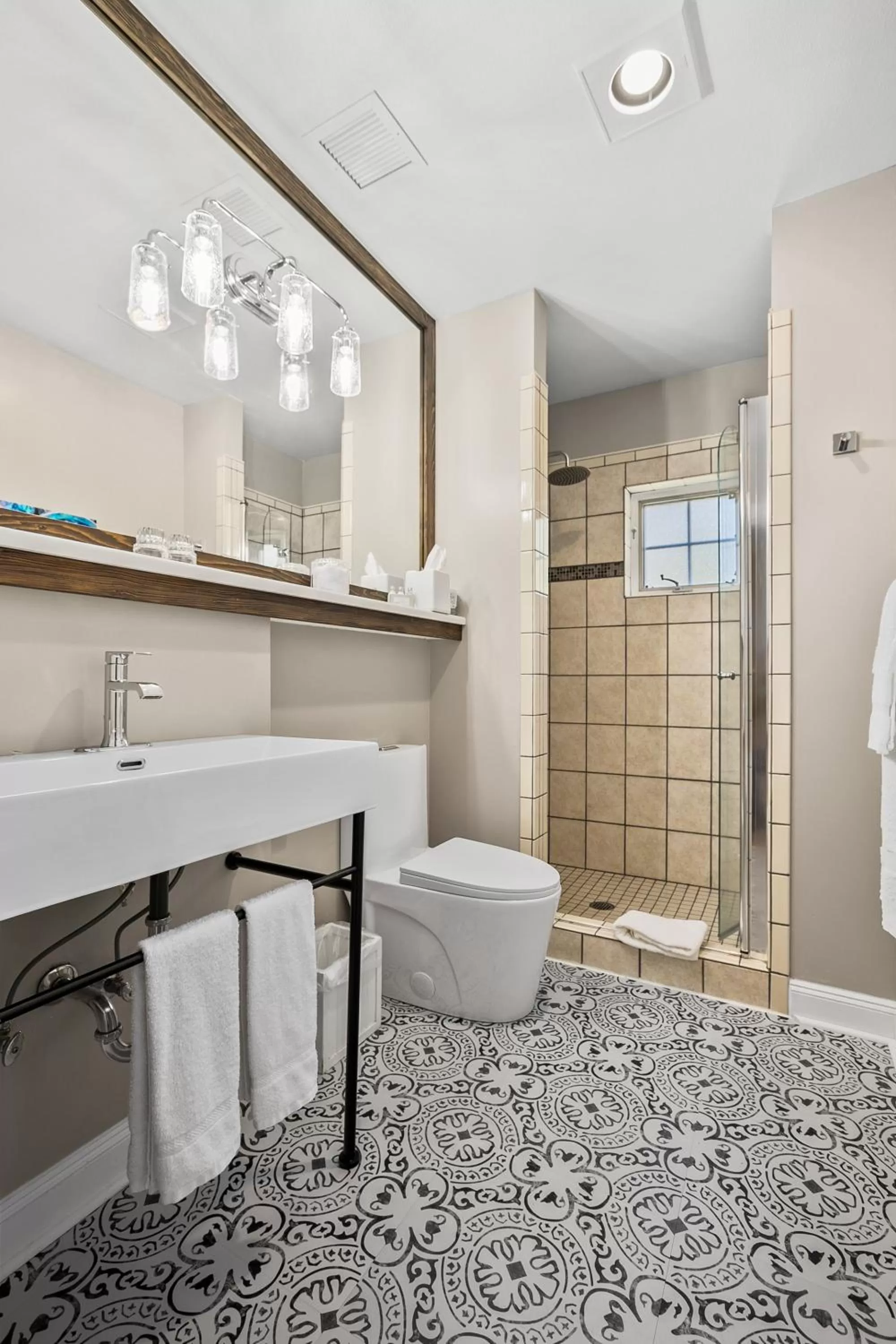 Bathroom in Saratoga Inn