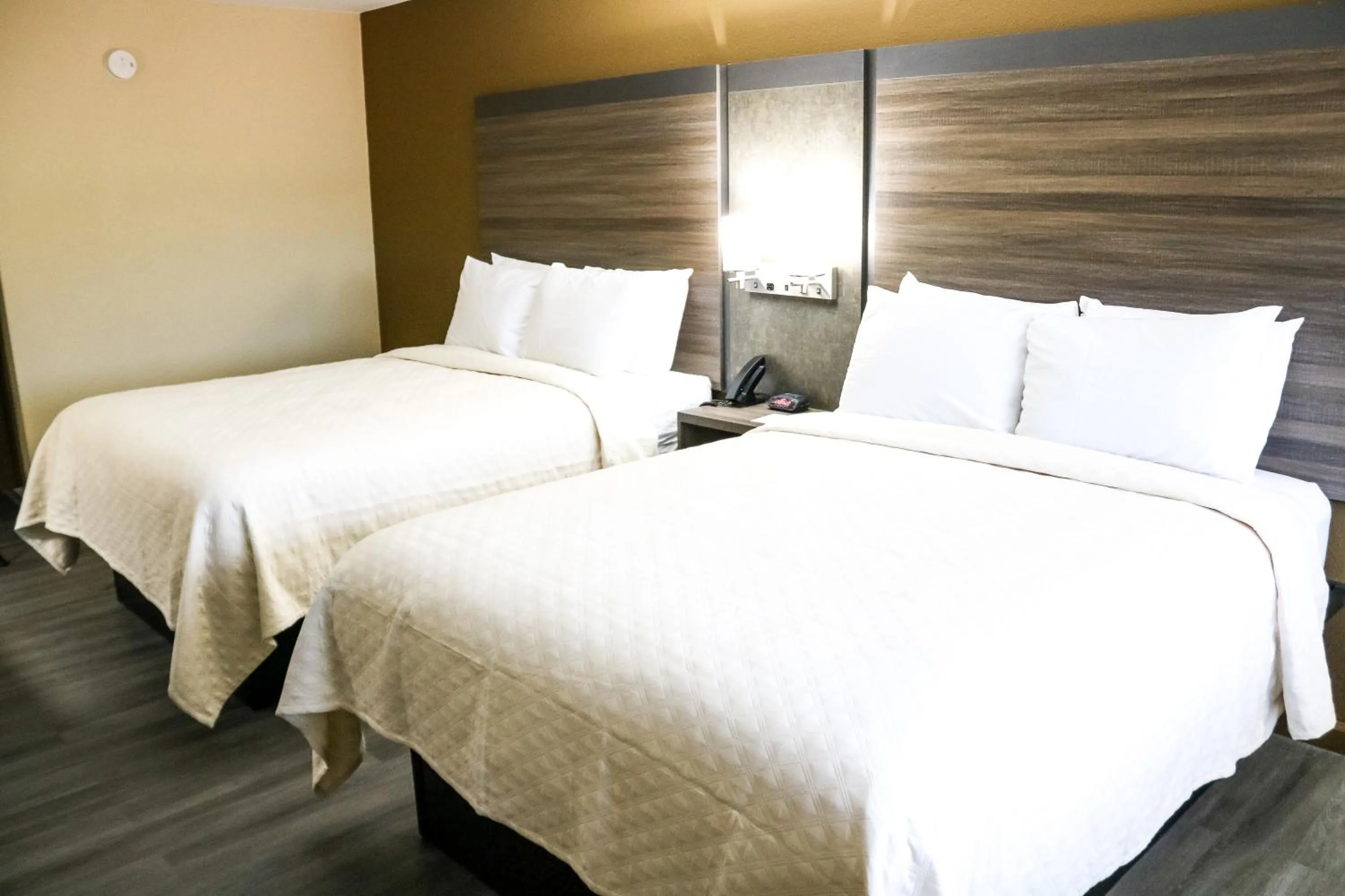 Bed in Rodeway Inn Phenix City - Columbus