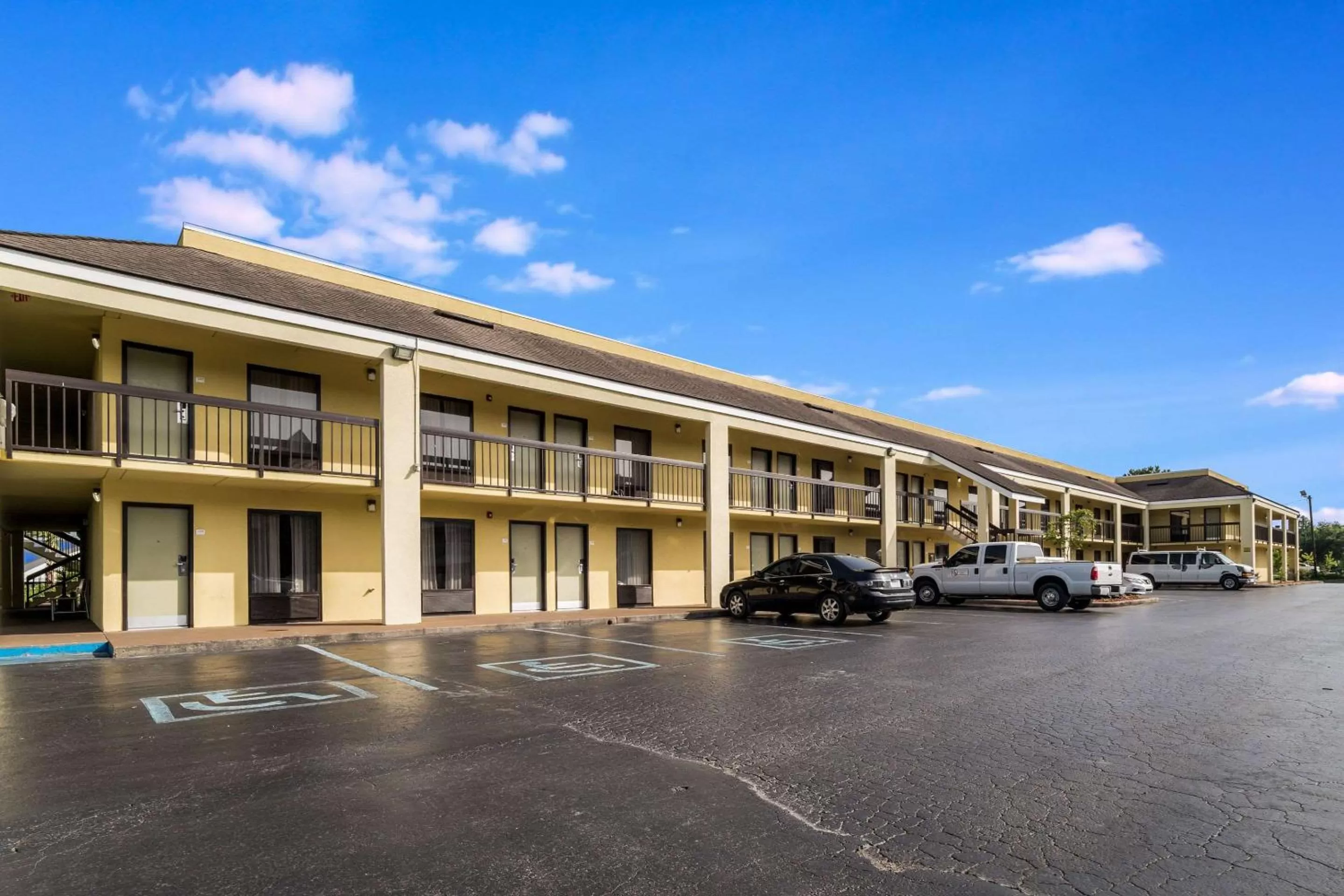 Property building in Quality Inn Coliseum