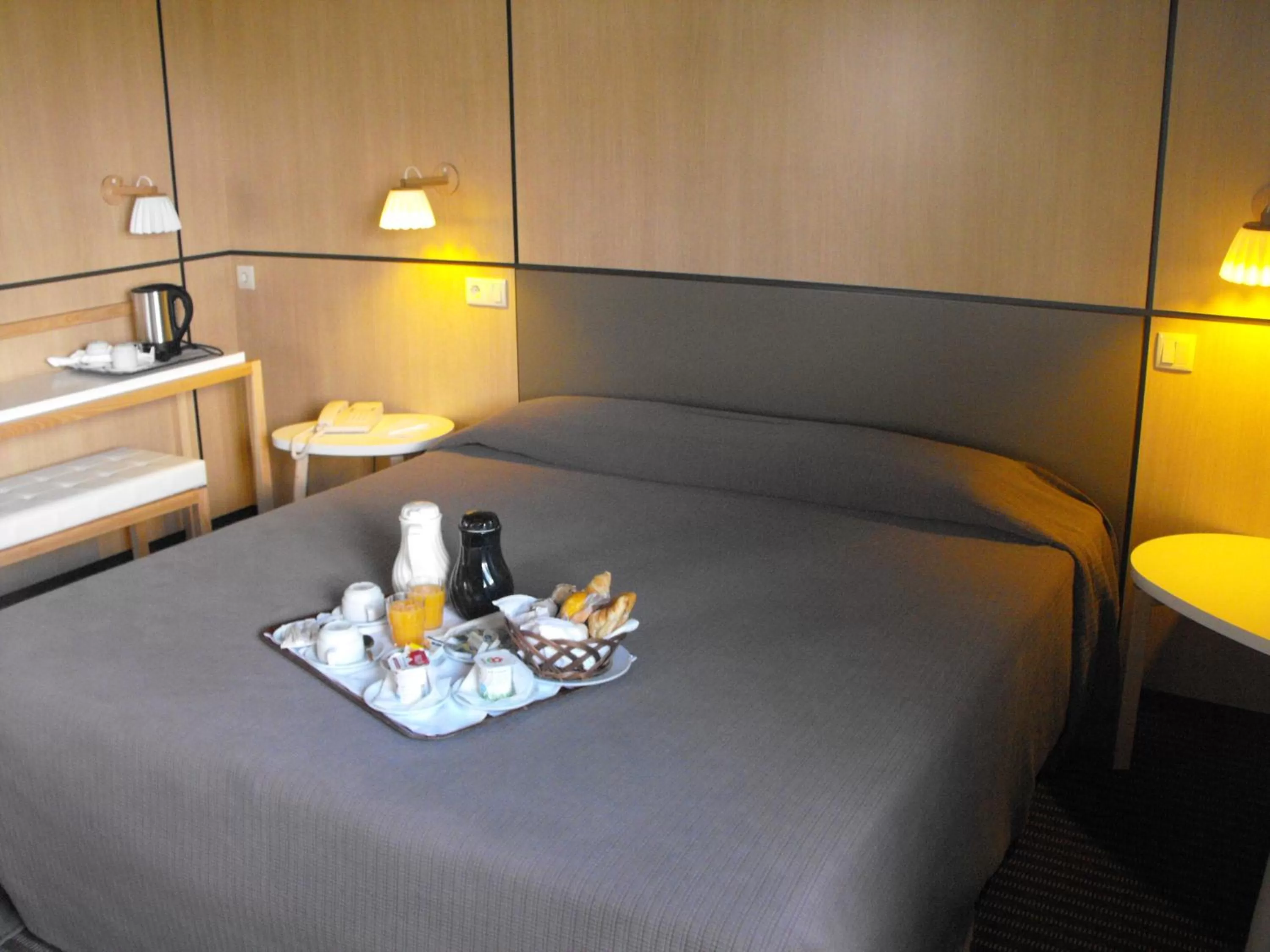 Double Room with Extra Bed with City View in Axis Vermar Conference & Beach Hotel