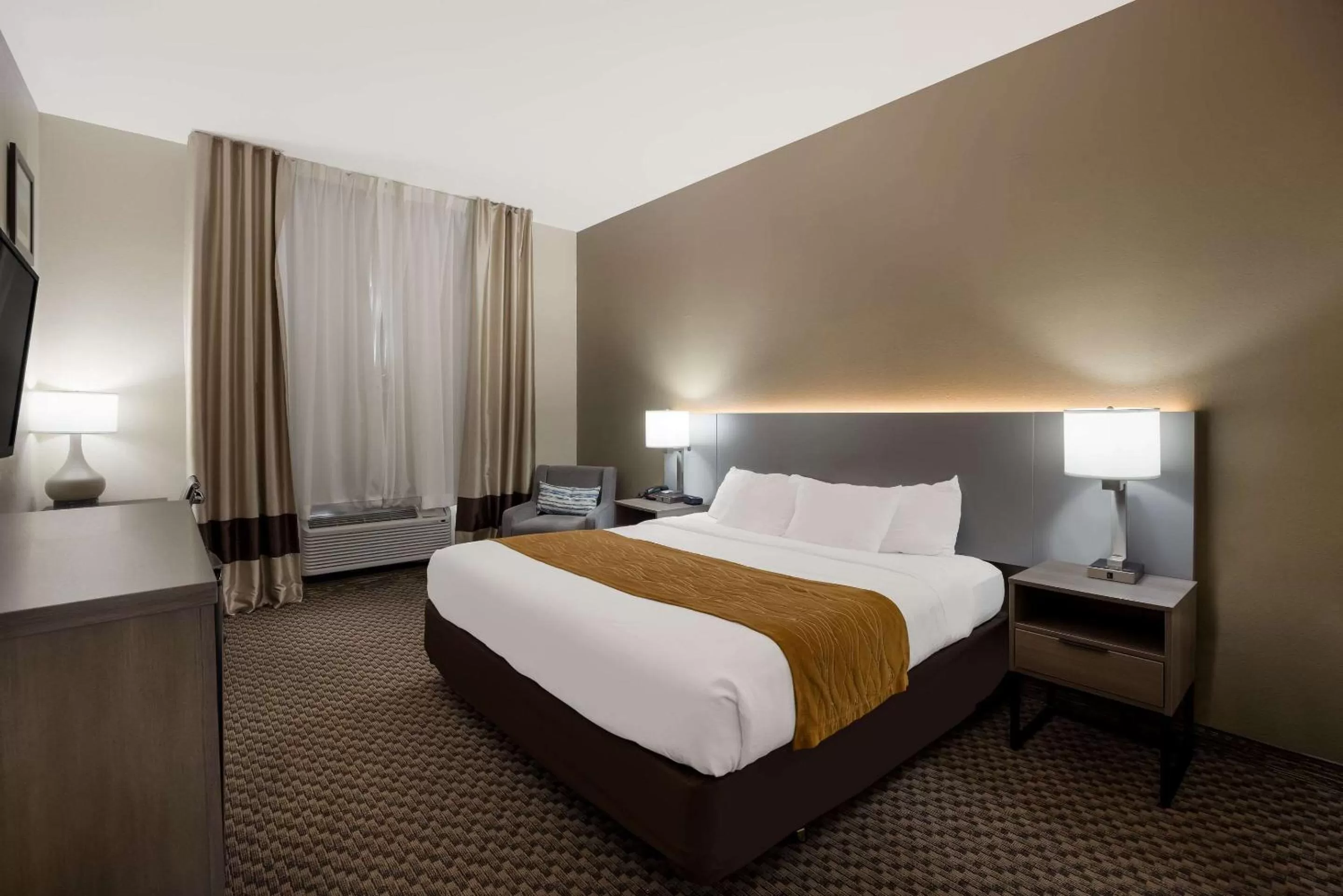 Bedroom, Bed in Comfort Inn & Suites Midway - Tallahassee West