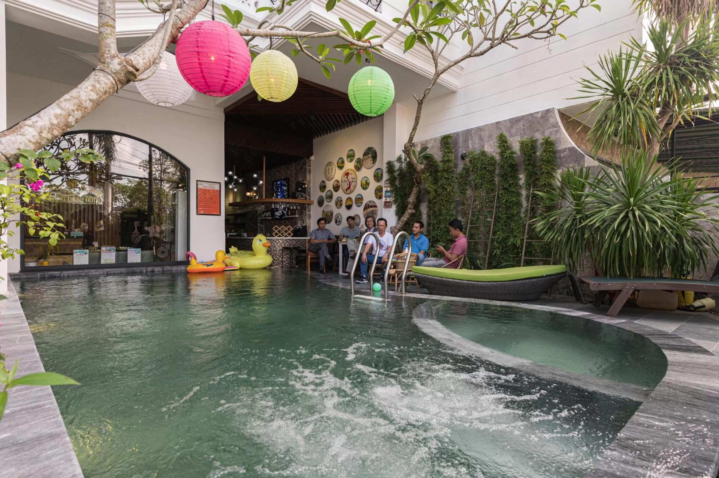 Swimming pool in Hoang Trinh Hotel