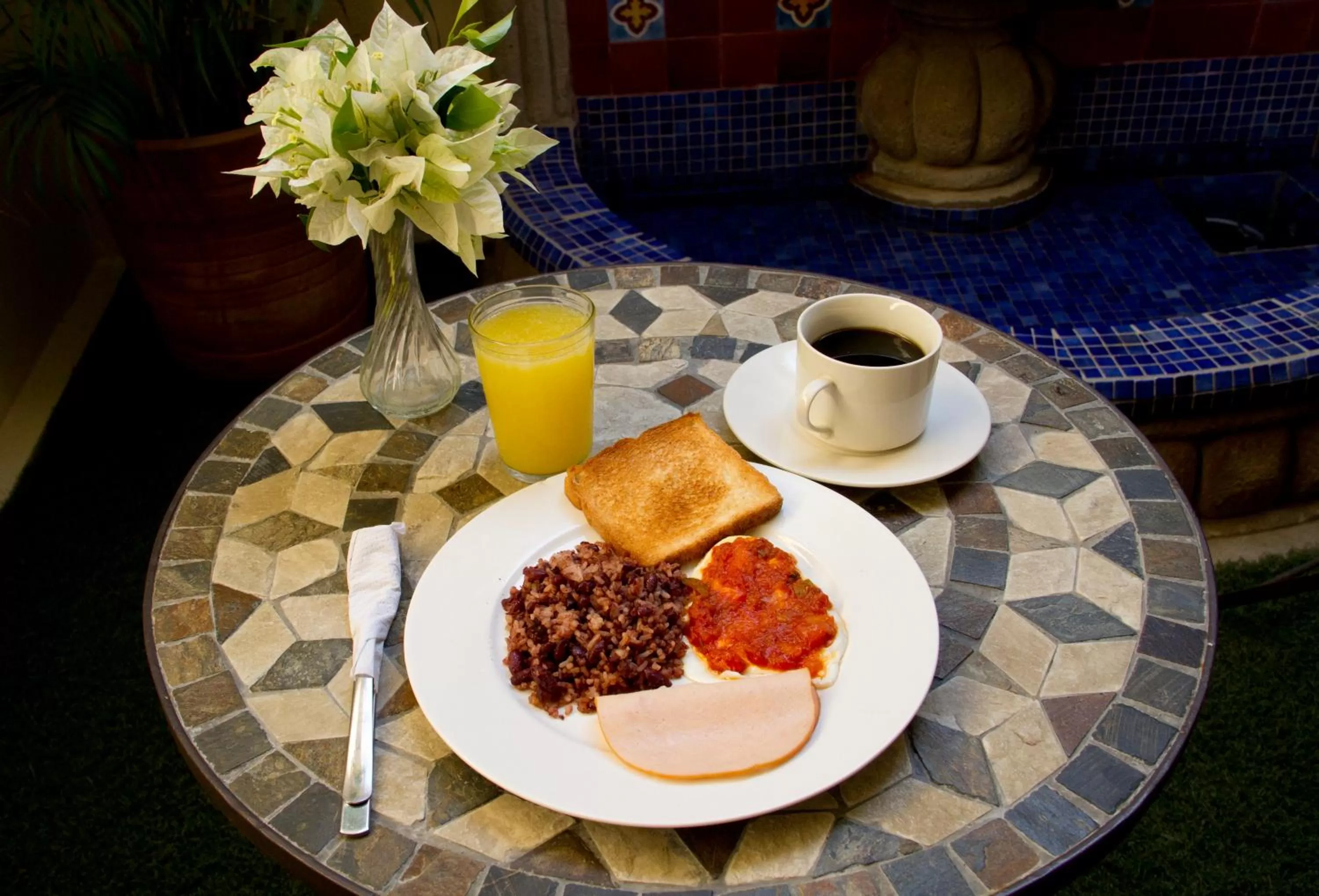 Breakfast in Hotel Colibri