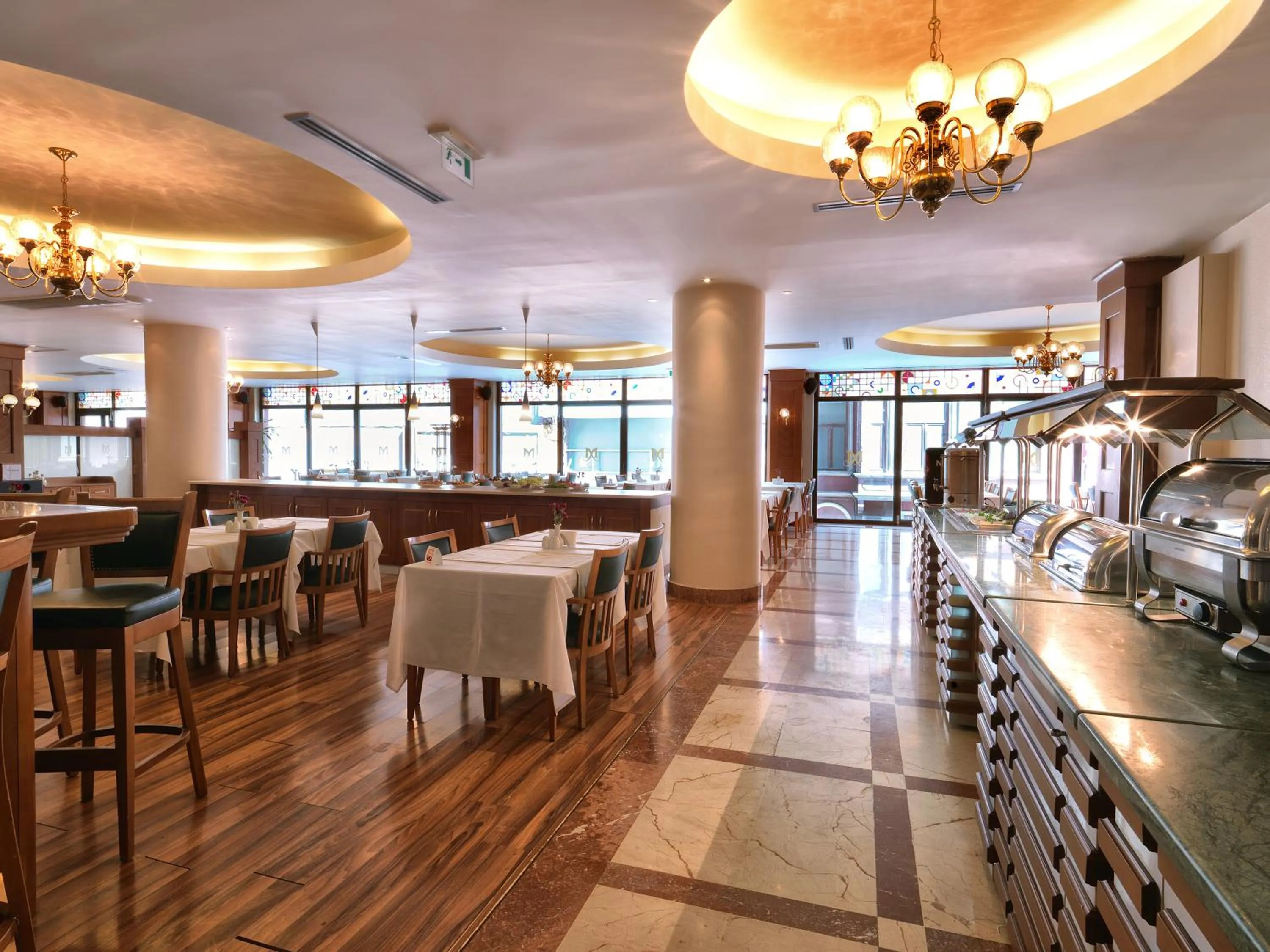 Lounge or bar in Taksim Metropark Hotel