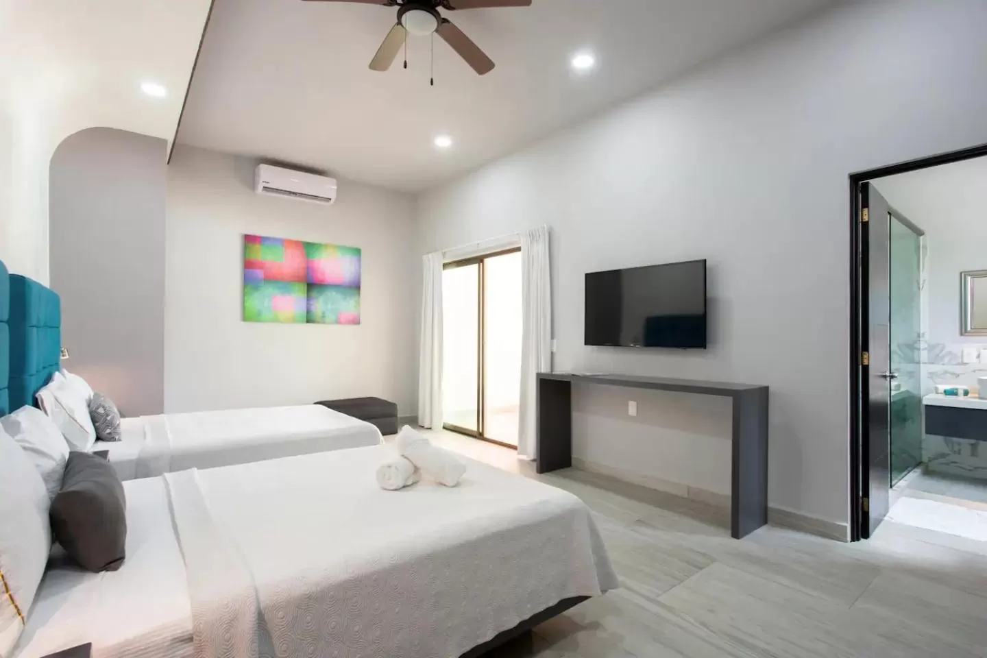 Photo of the whole room, Bed in Casa Kaoba Hotel & Suites