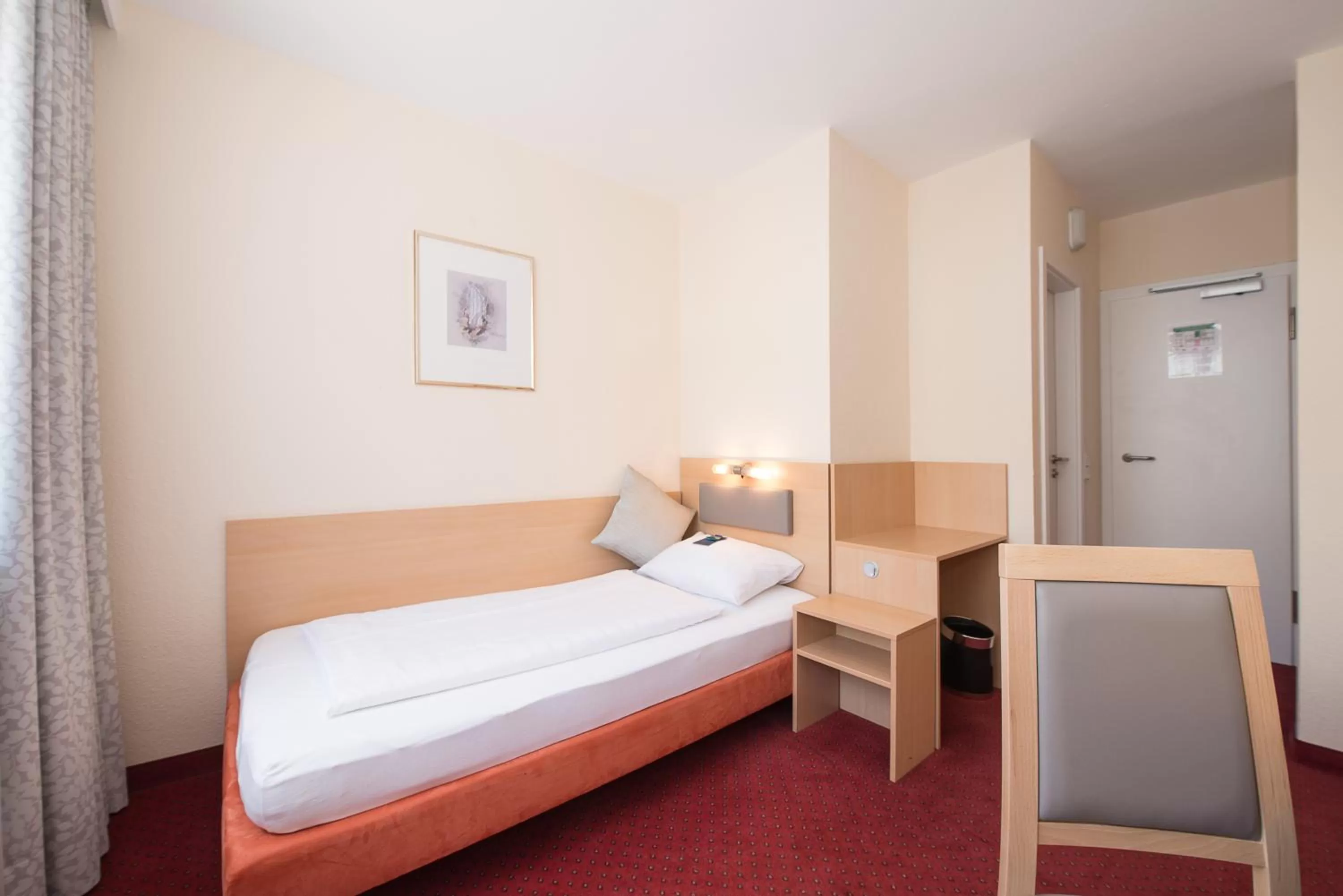 Photo of the whole room, Bed in Comfort Garni Stadtzentrum Hotel