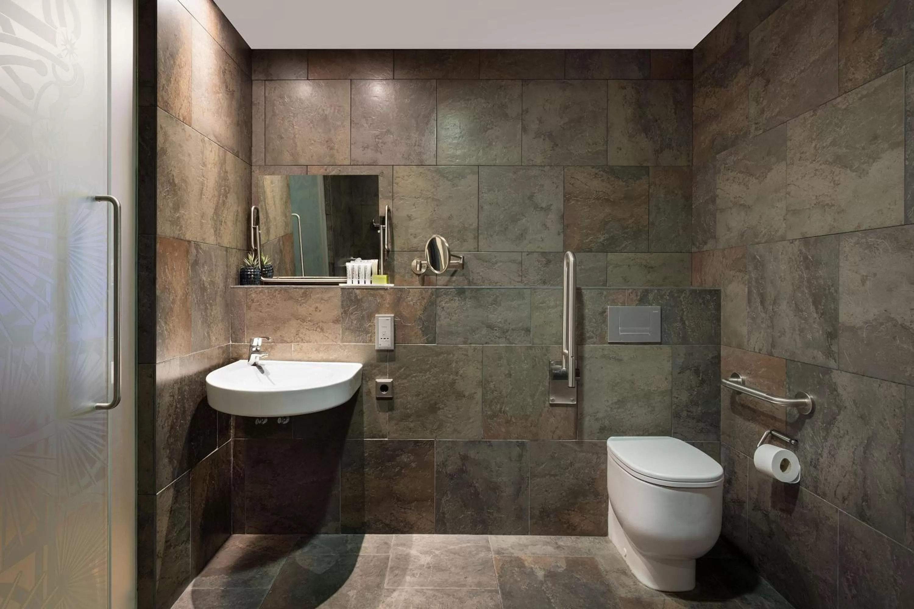 Bathroom in Le Meridien Barcelona
