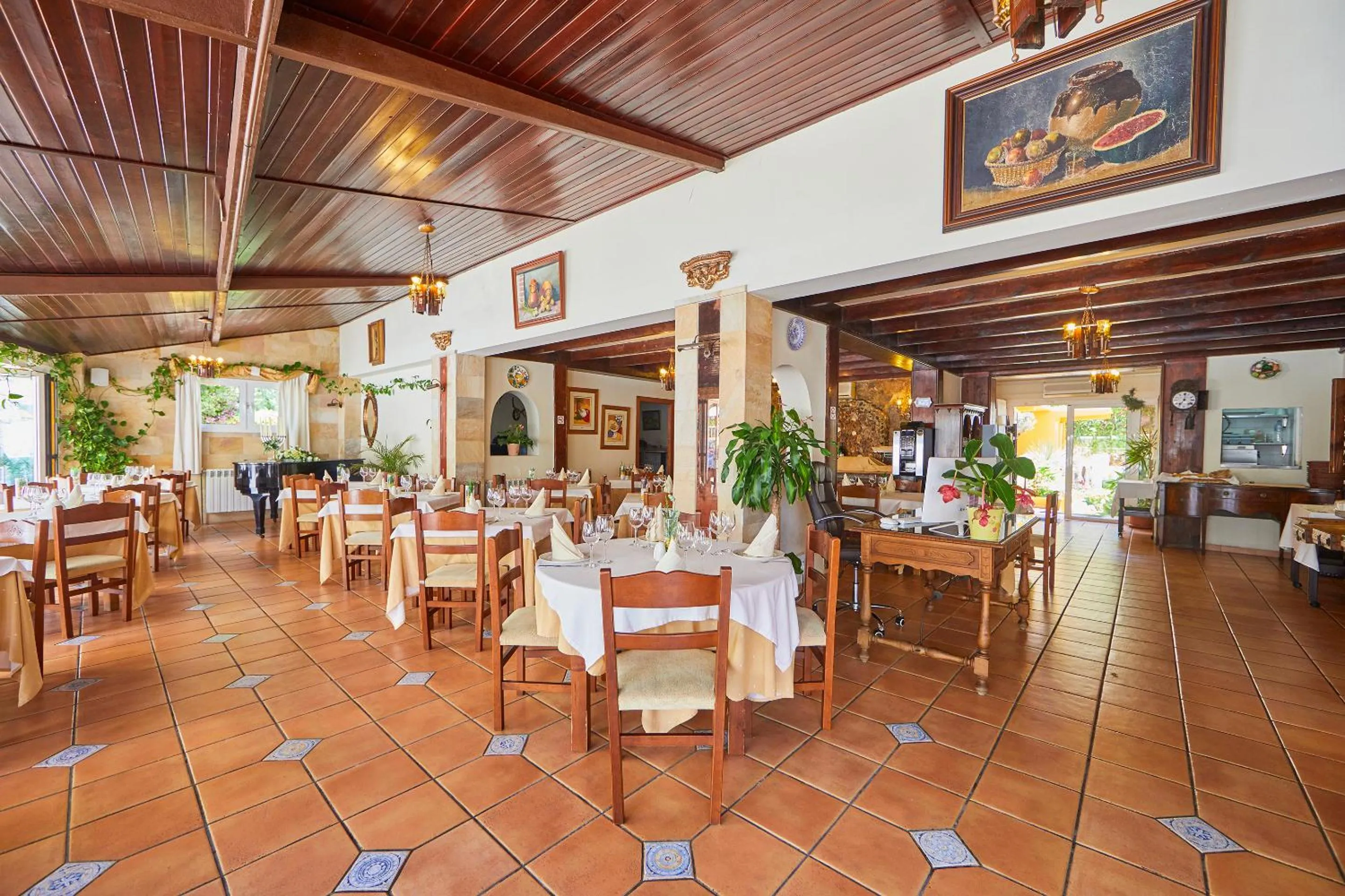 Restaurant/places to eat in Hotel Cupidor