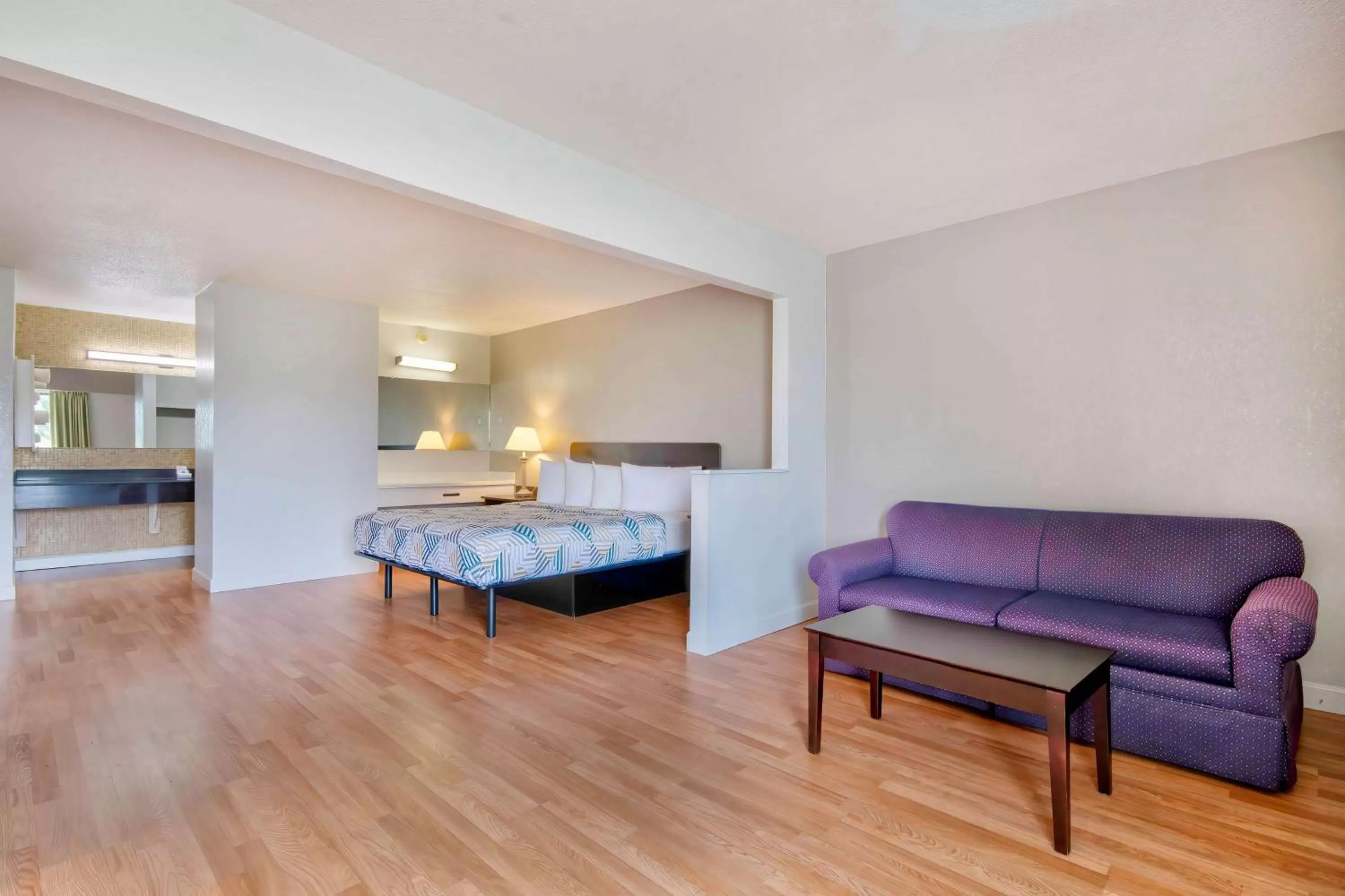 Photo of the whole room, Bed in Motel 6-Springfield, OH