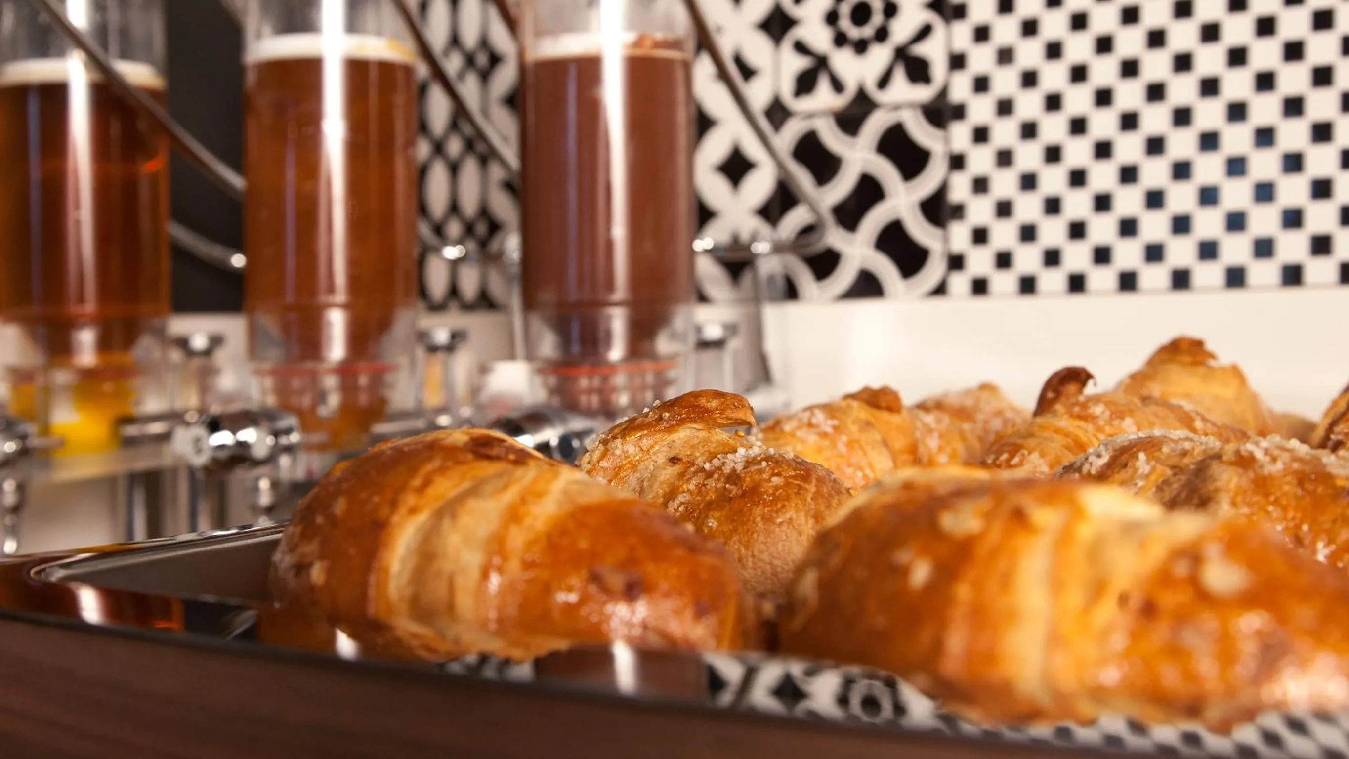 Continental breakfast in G Hotel Pescara