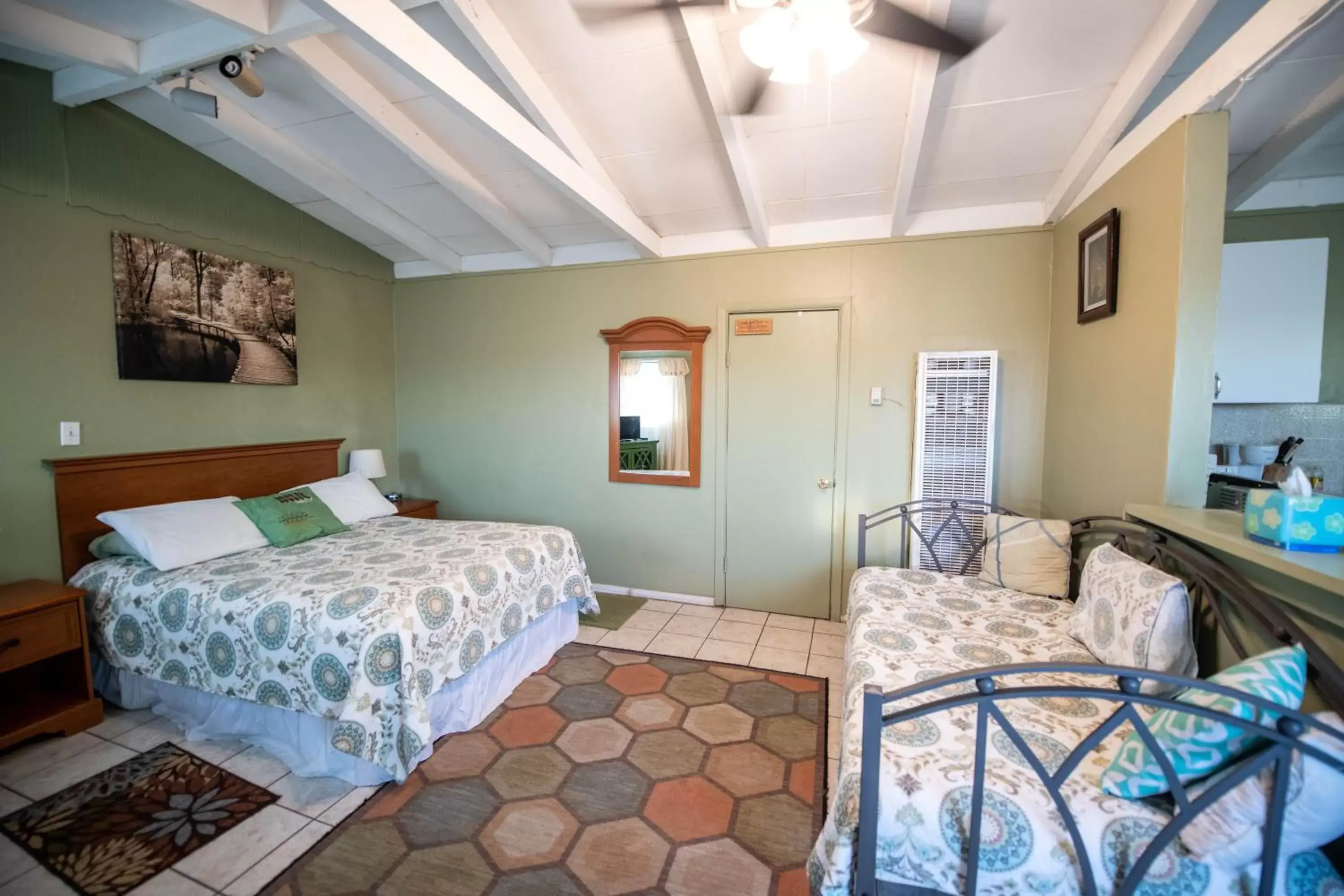 Deluxe Double Room - single occupancy in Harmony Motel Deluxe Double Room - single occupancy in Harmony Motel