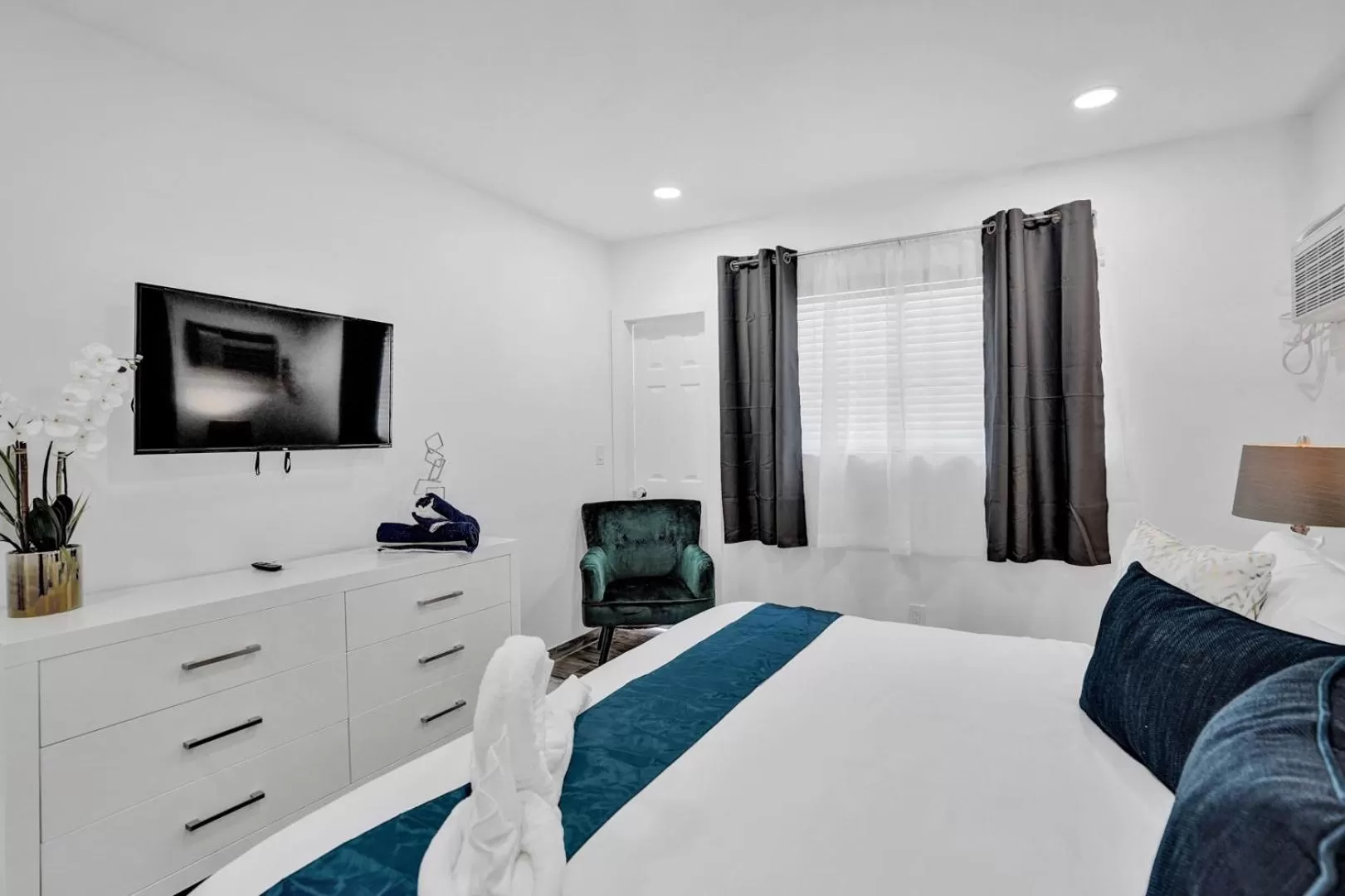 Other, Bed in Fillmore Suits