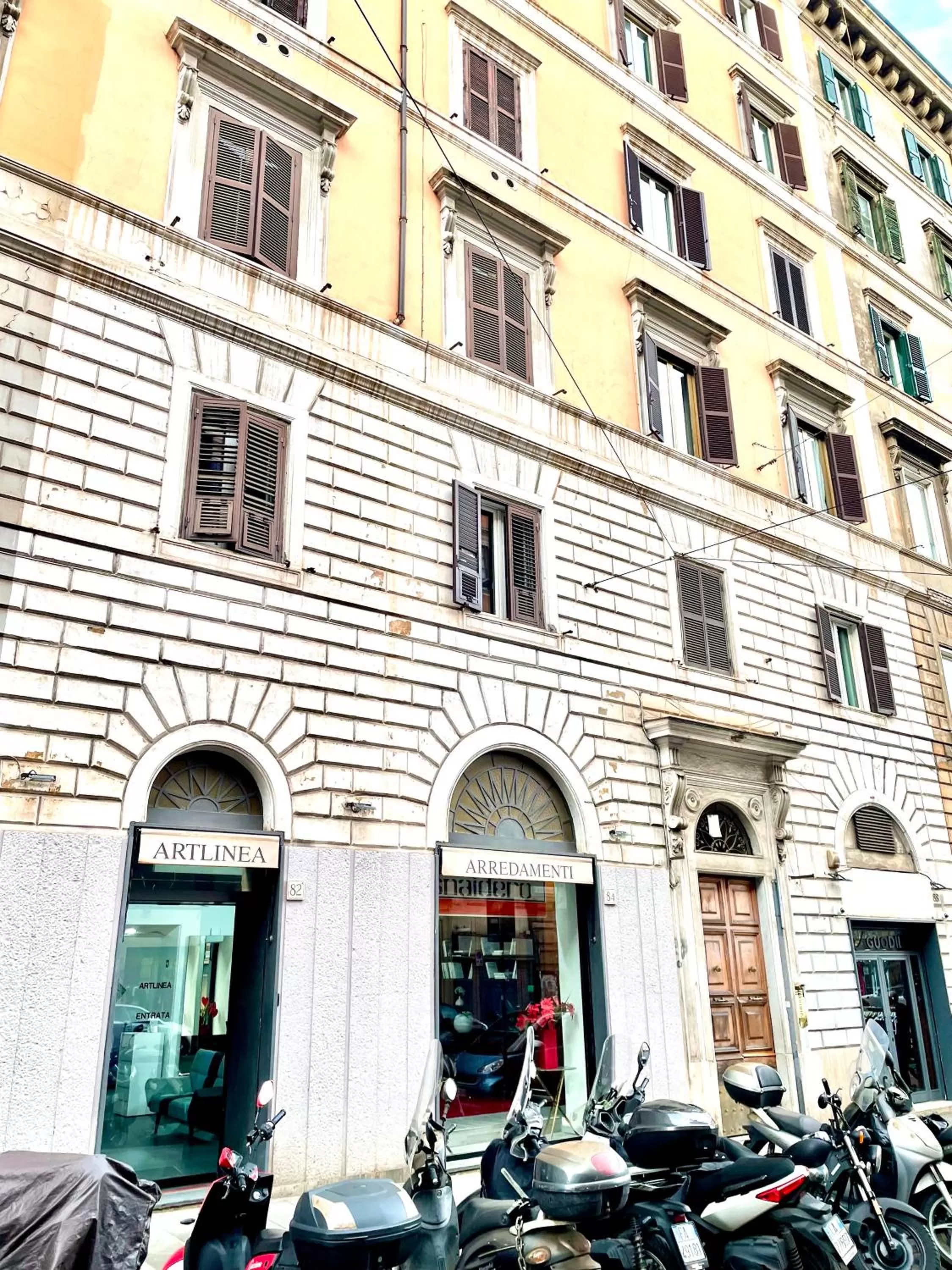 Property building in Rhome86