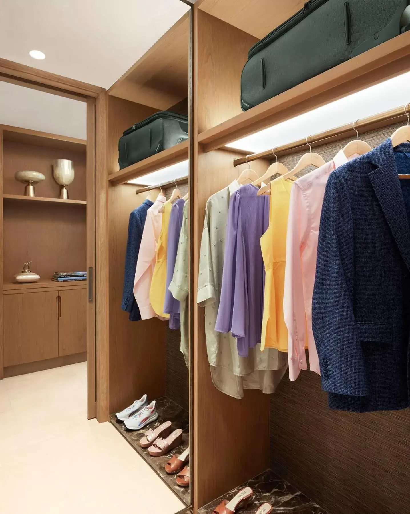 Studio Apartment with Balcony King Bed in Taj Wellington Mews Chennai Studio Apartment with Balcony King Bed in Taj Wellington Mews Chennai