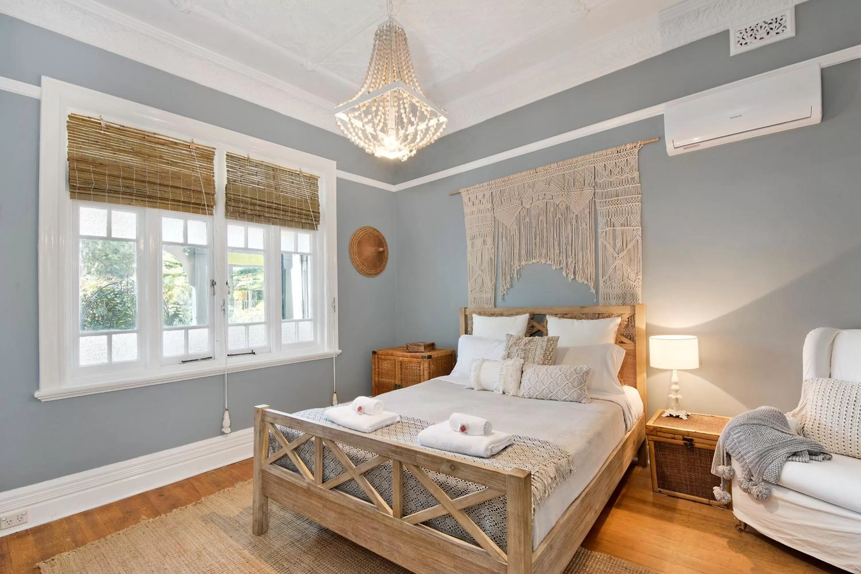 Bed in Manly Waves Studios & Apartments