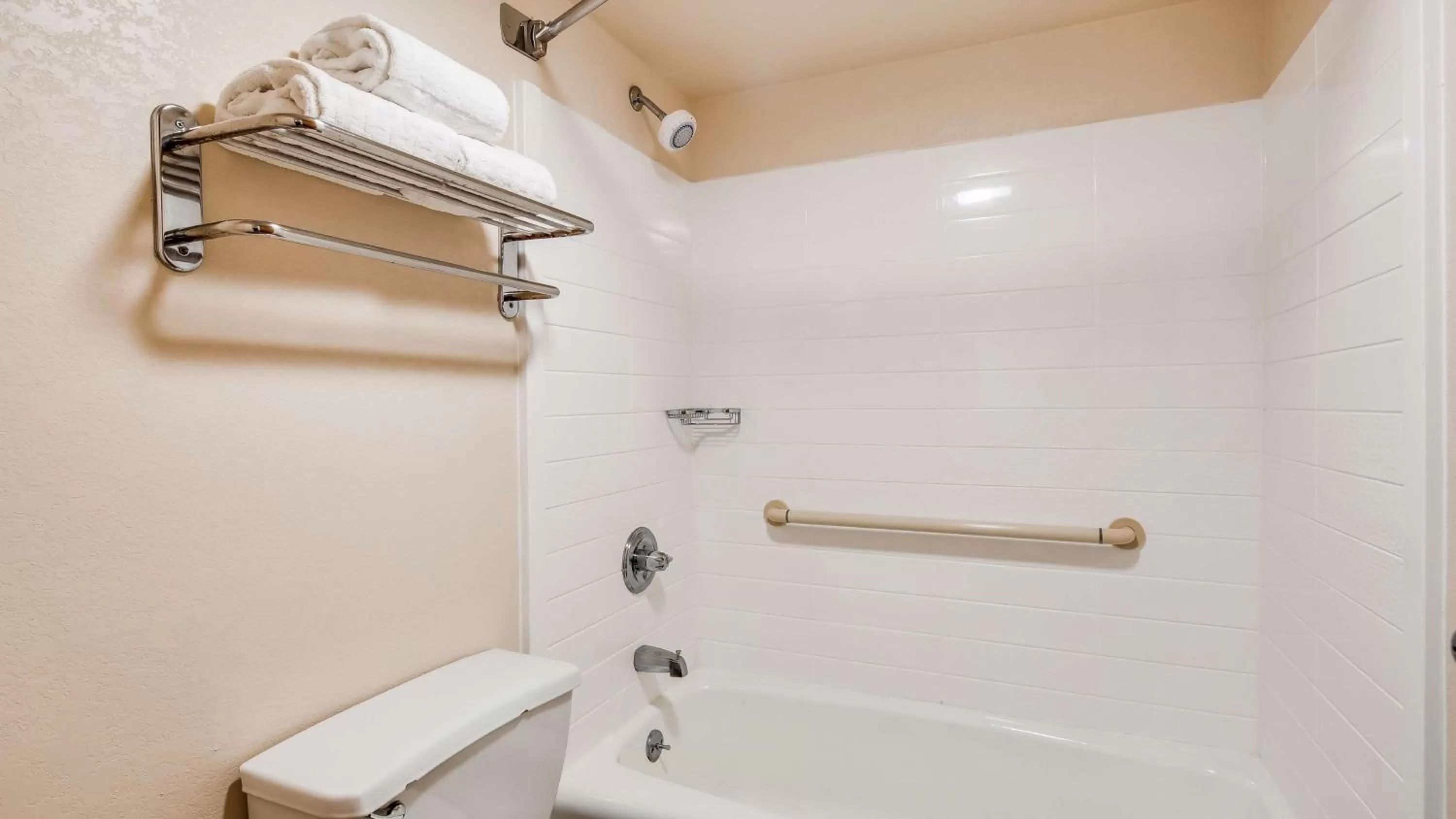 Bathroom in Best Western Inn & Suites of Macon