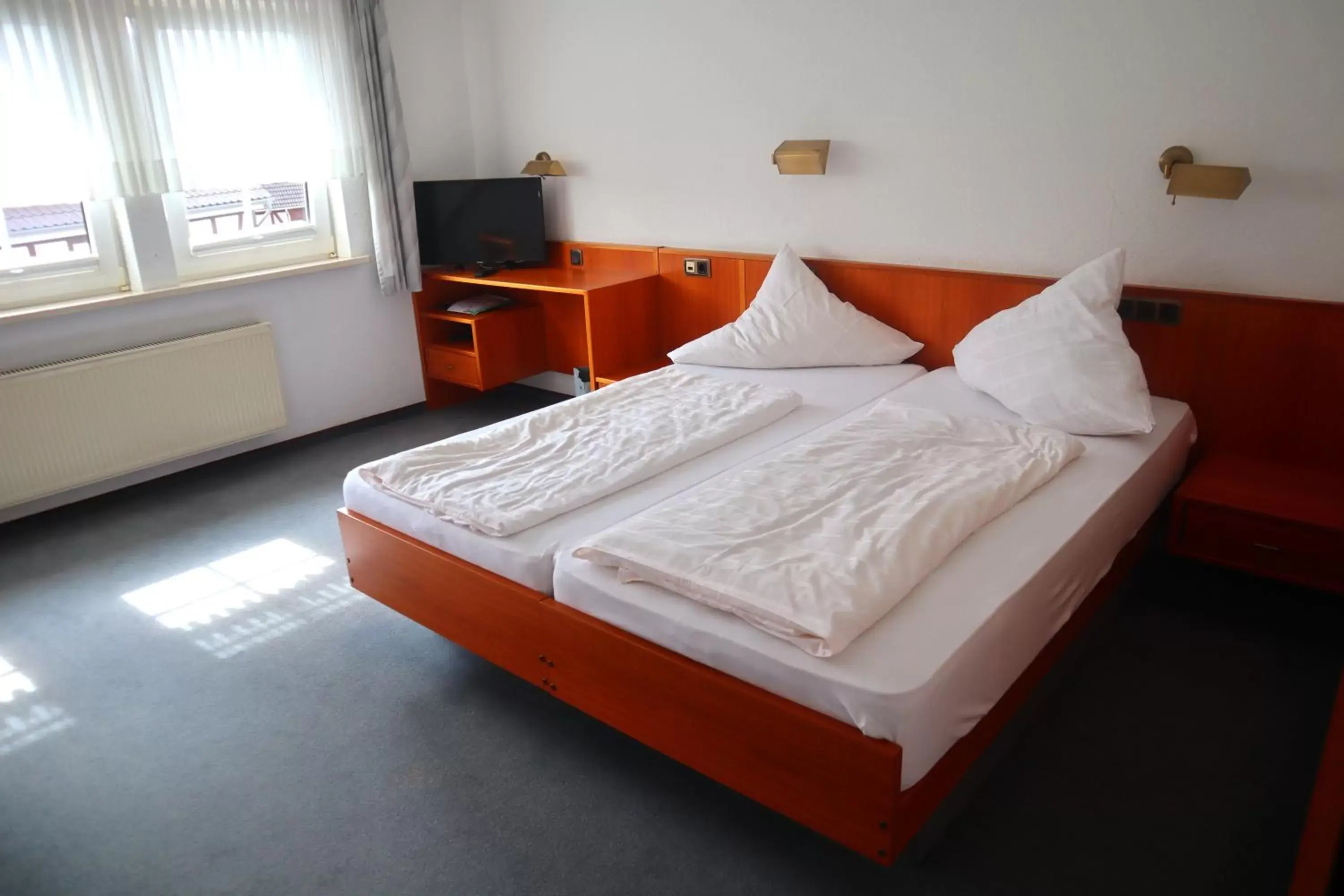 Small Double Room in Pension Zur Harburg Small Double Room in Pension Zur Harburg