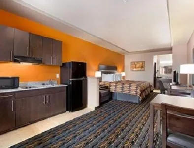 Bedroom, Bed in Days Inn by Wyndham Dilley