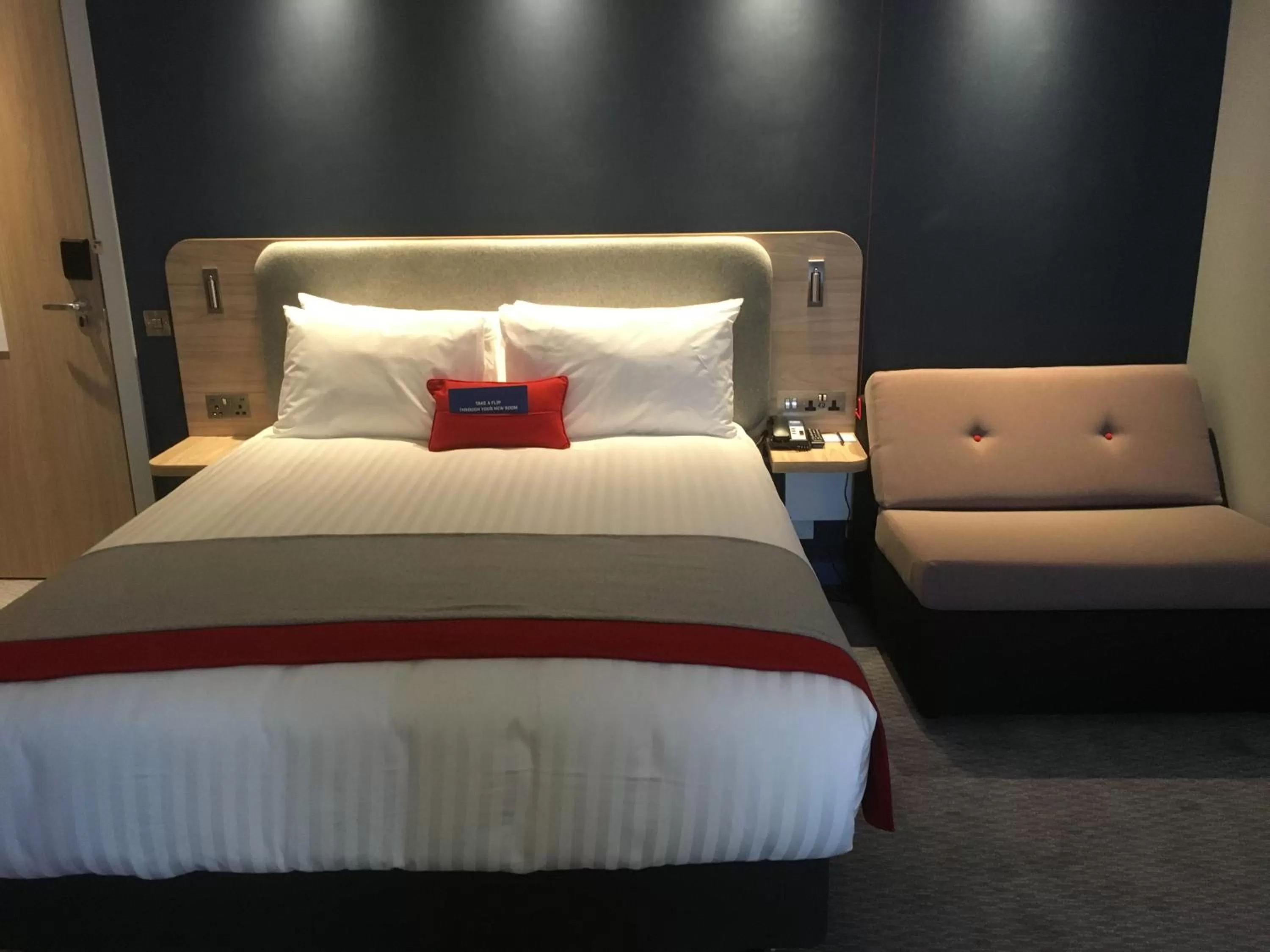 Photo of the whole room, Bed in Holiday Inn Express St. Albans - M25, Jct.22