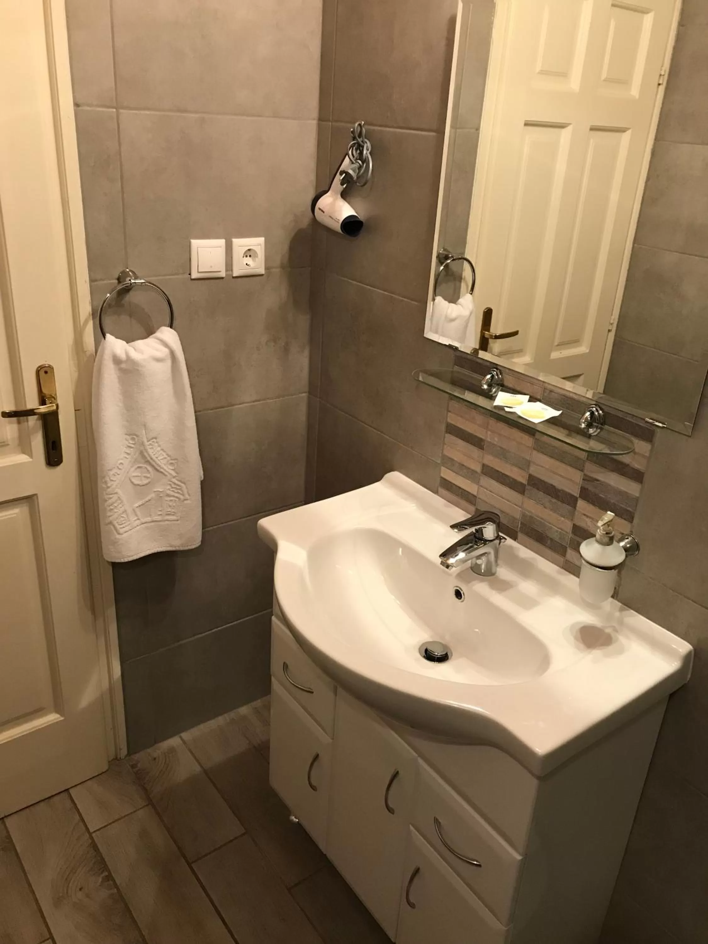 Bathroom in Zöldtető Panzió