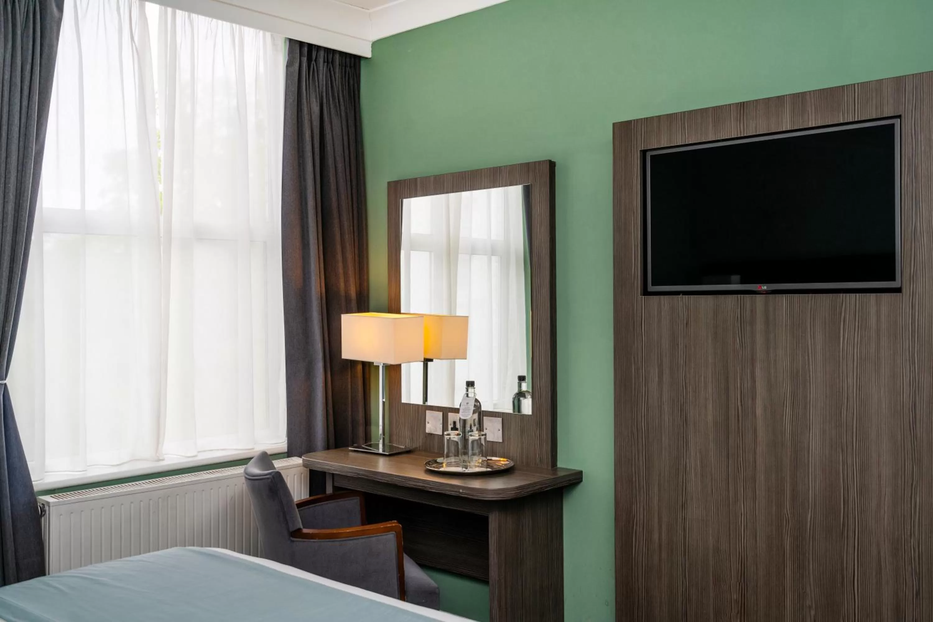 Bed in Bromley Court Hotel London